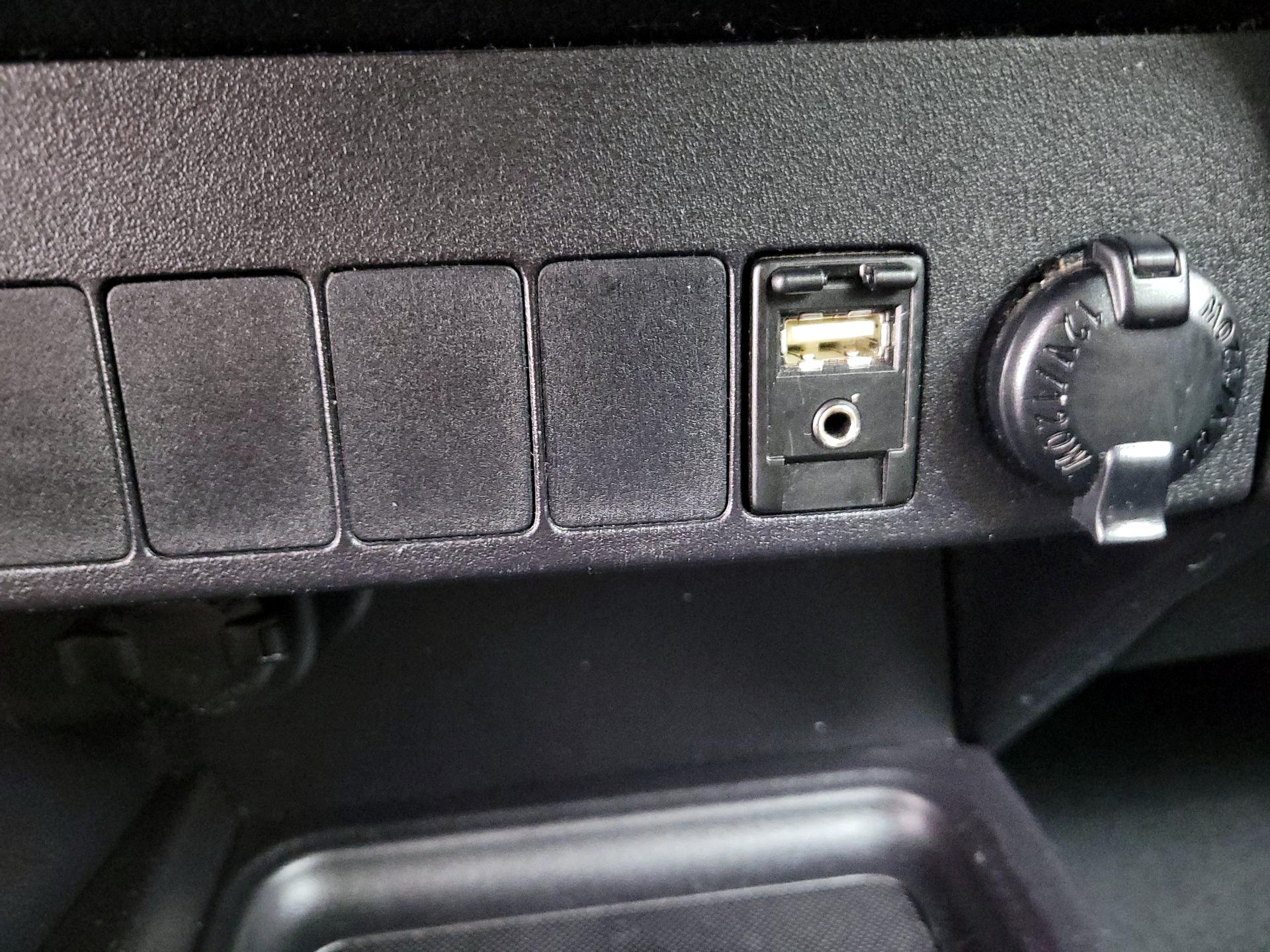 Thumbnail: 2015 Toyota RAV4 - 18