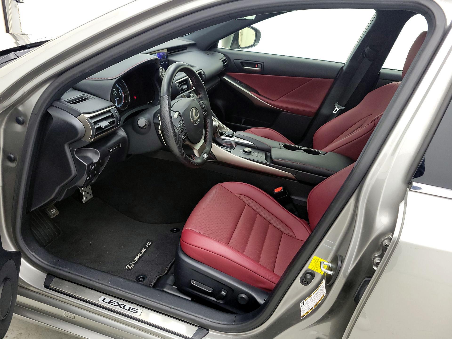 Thumbnail: 2019 Lexus IS - 11