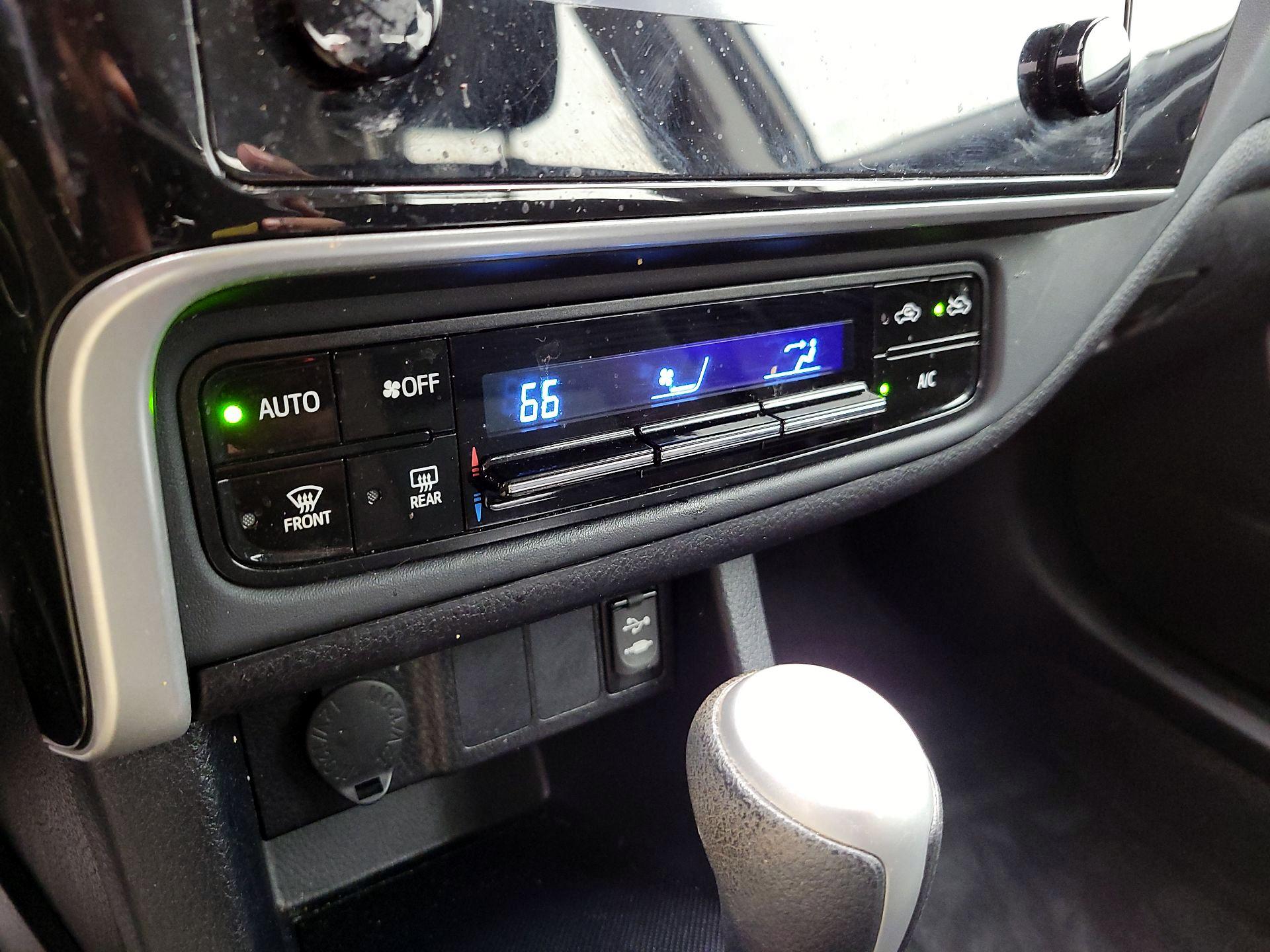 Thumbnail: 2018 Toyota Corolla - 16