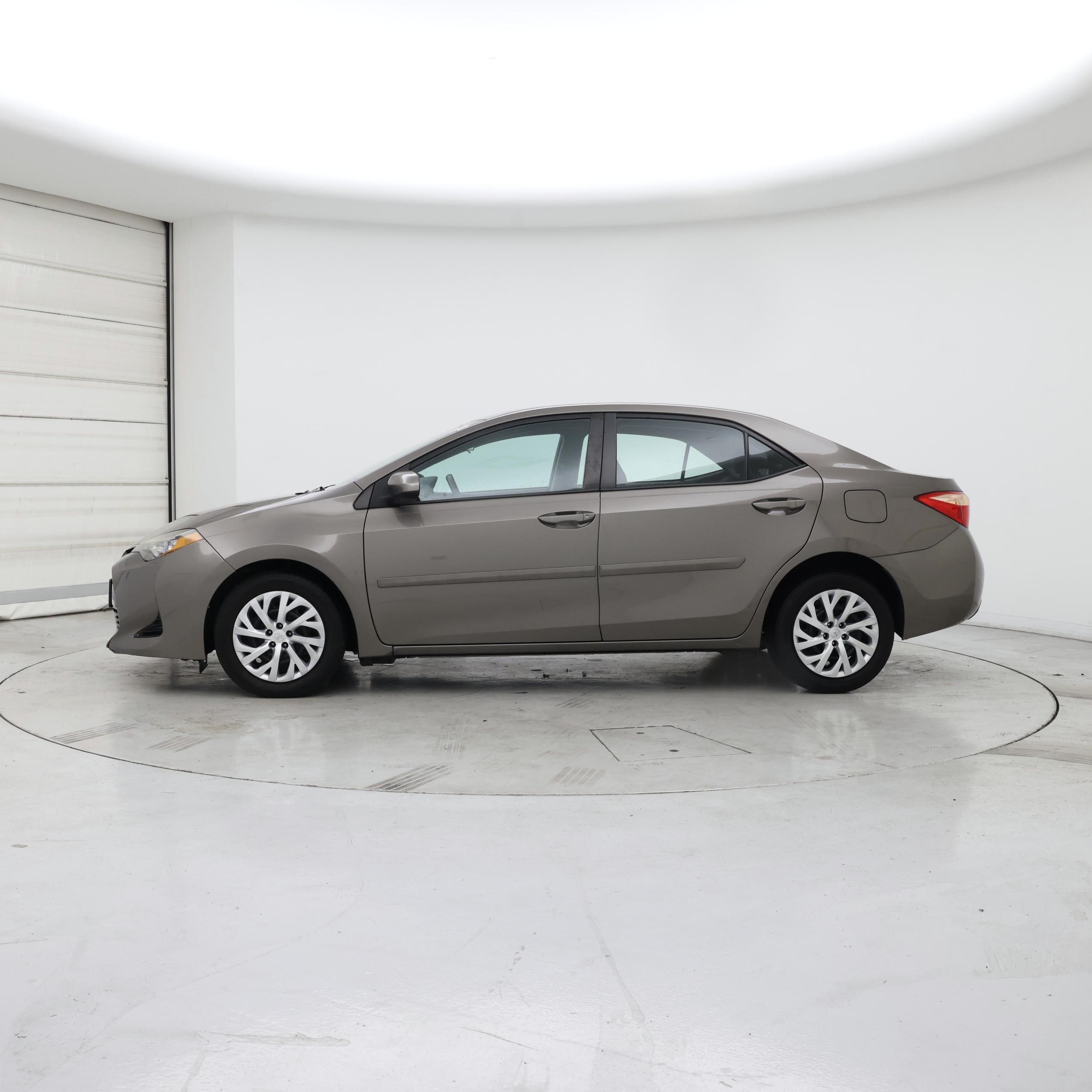 Thumbnail: 2018 Toyota Corolla - 3