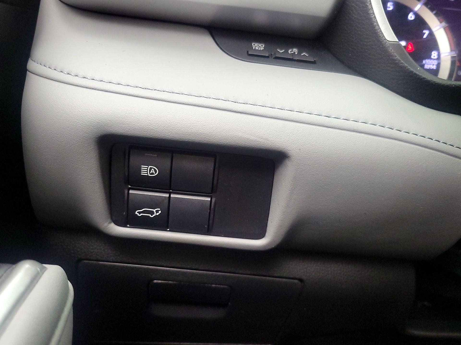 Thumbnail: 2022 Toyota Highlander - 13