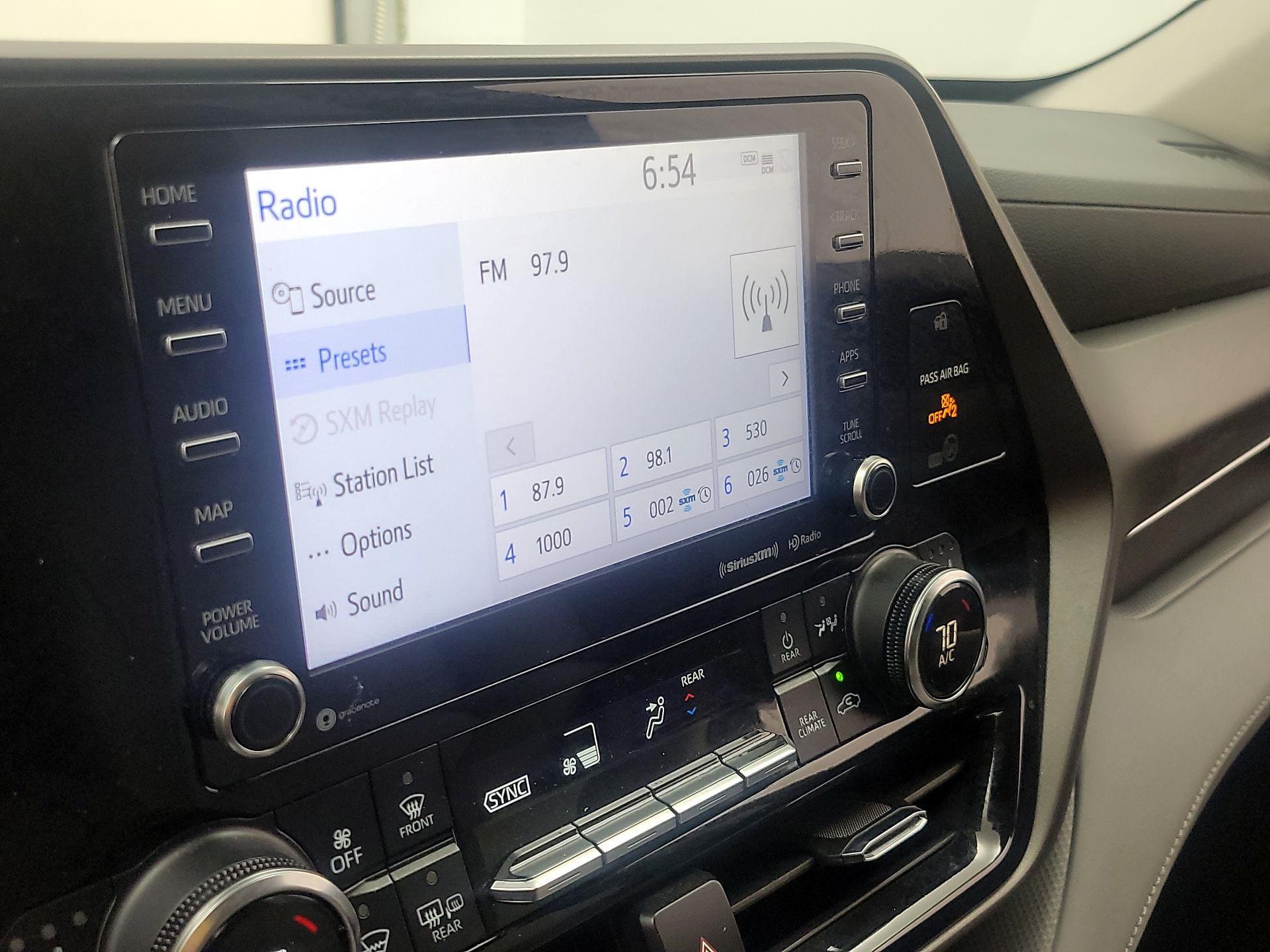 Thumbnail: 2022 Toyota Highlander - 15