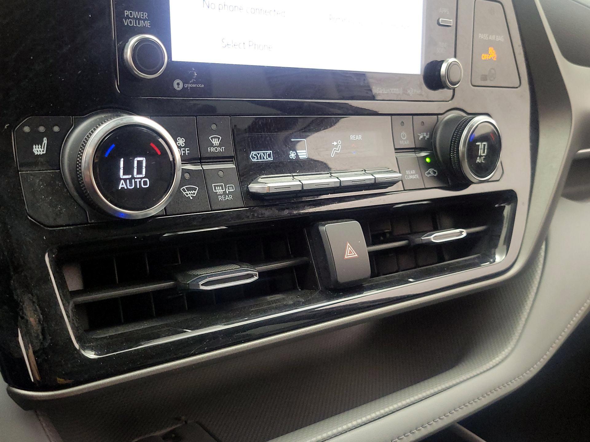 Thumbnail: 2022 Toyota Highlander - 16