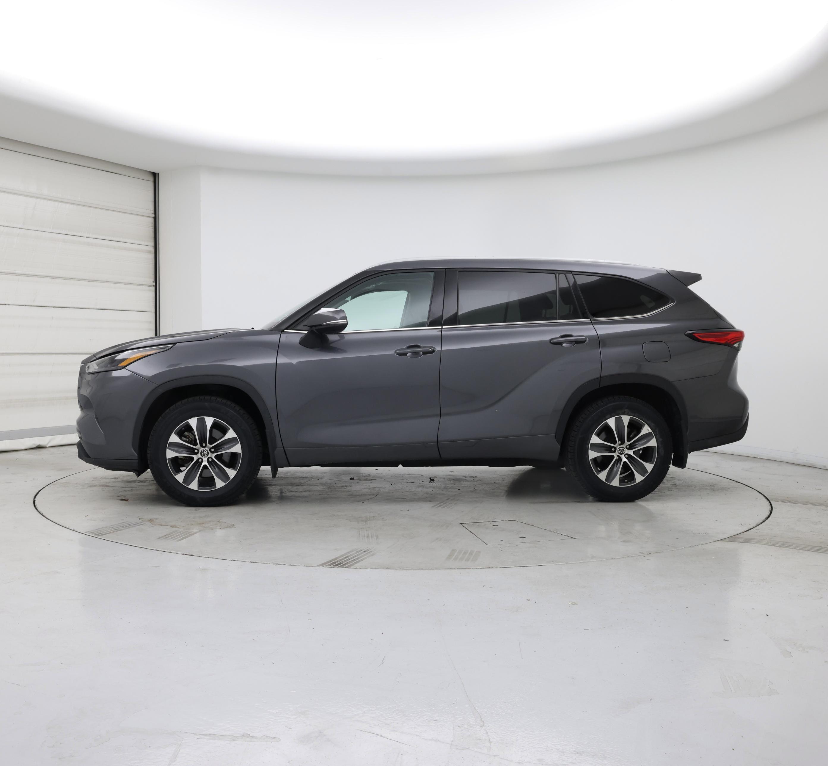 Thumbnail: 2022 Toyota Highlander - 3