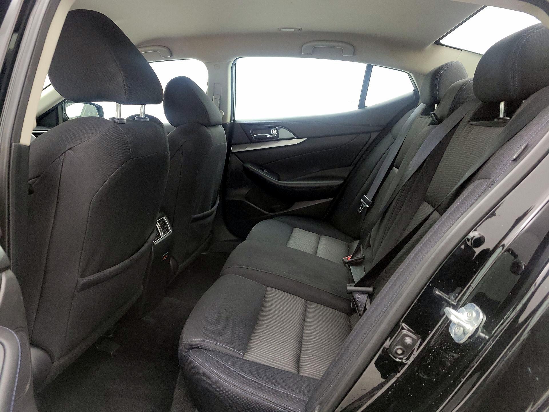 Thumbnail: 2019 Nissan Maxima - 17