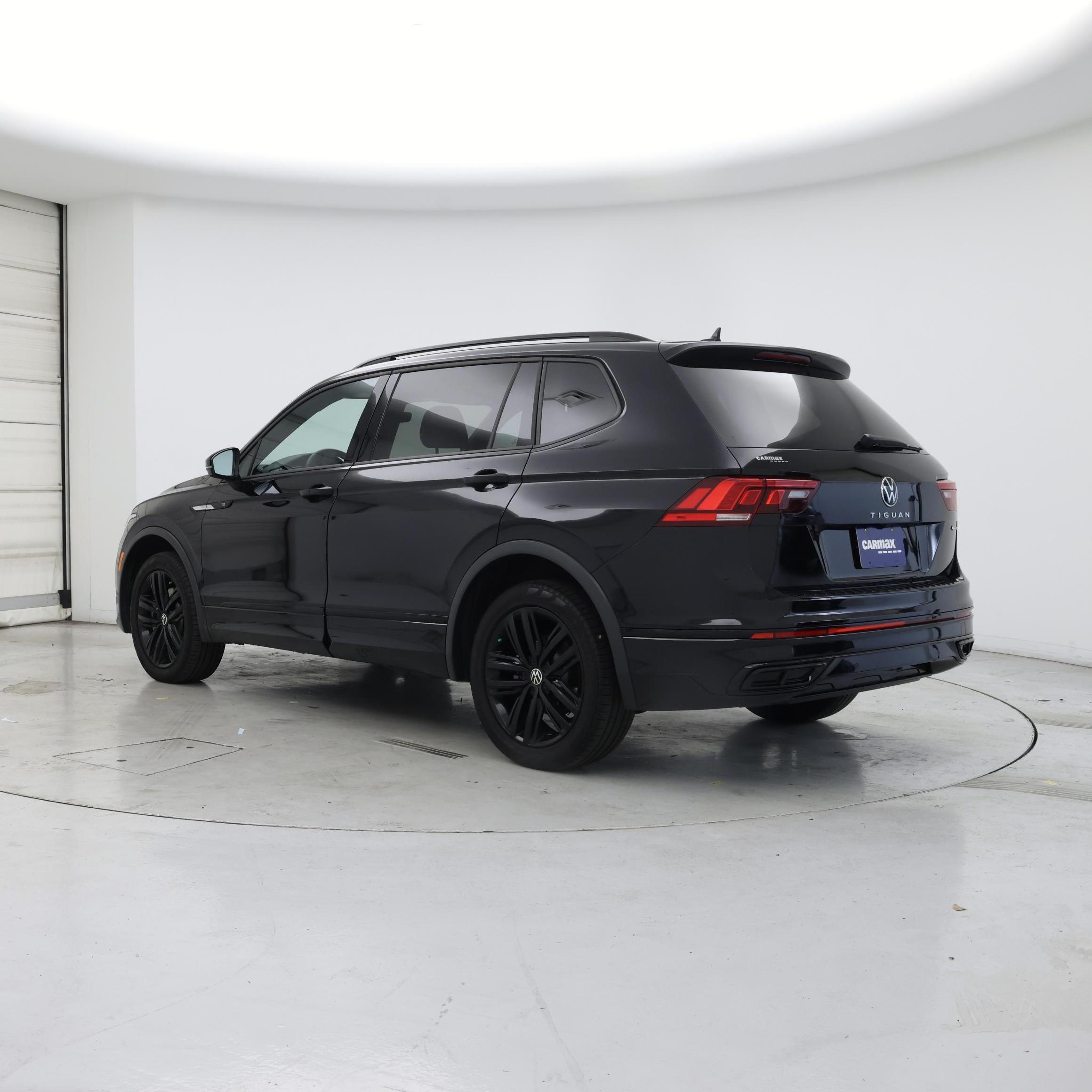 Thumbnail: 2022 Volkswagen Tiguan - 2