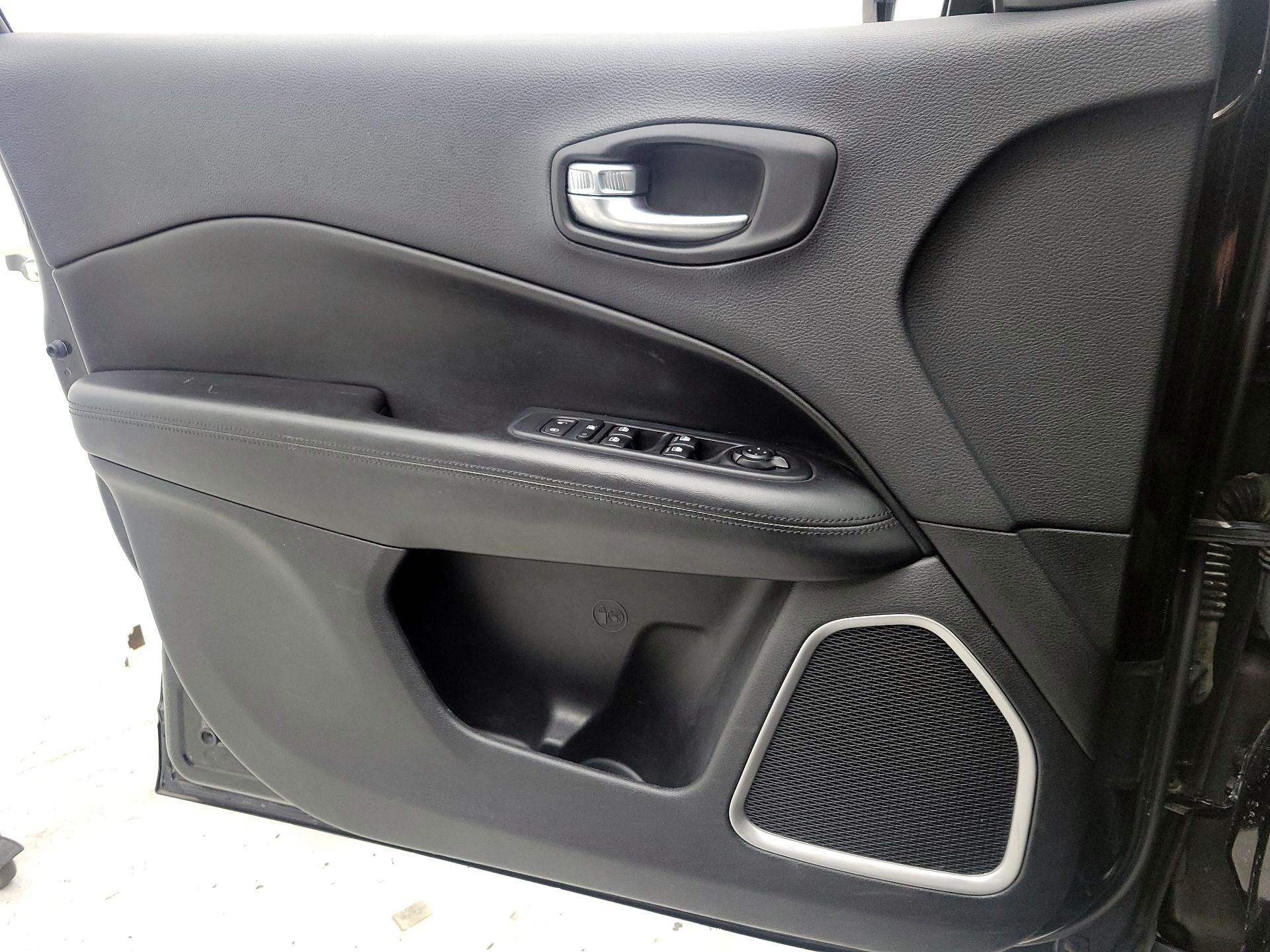 Thumbnail: 2018 Jeep Compass - 12