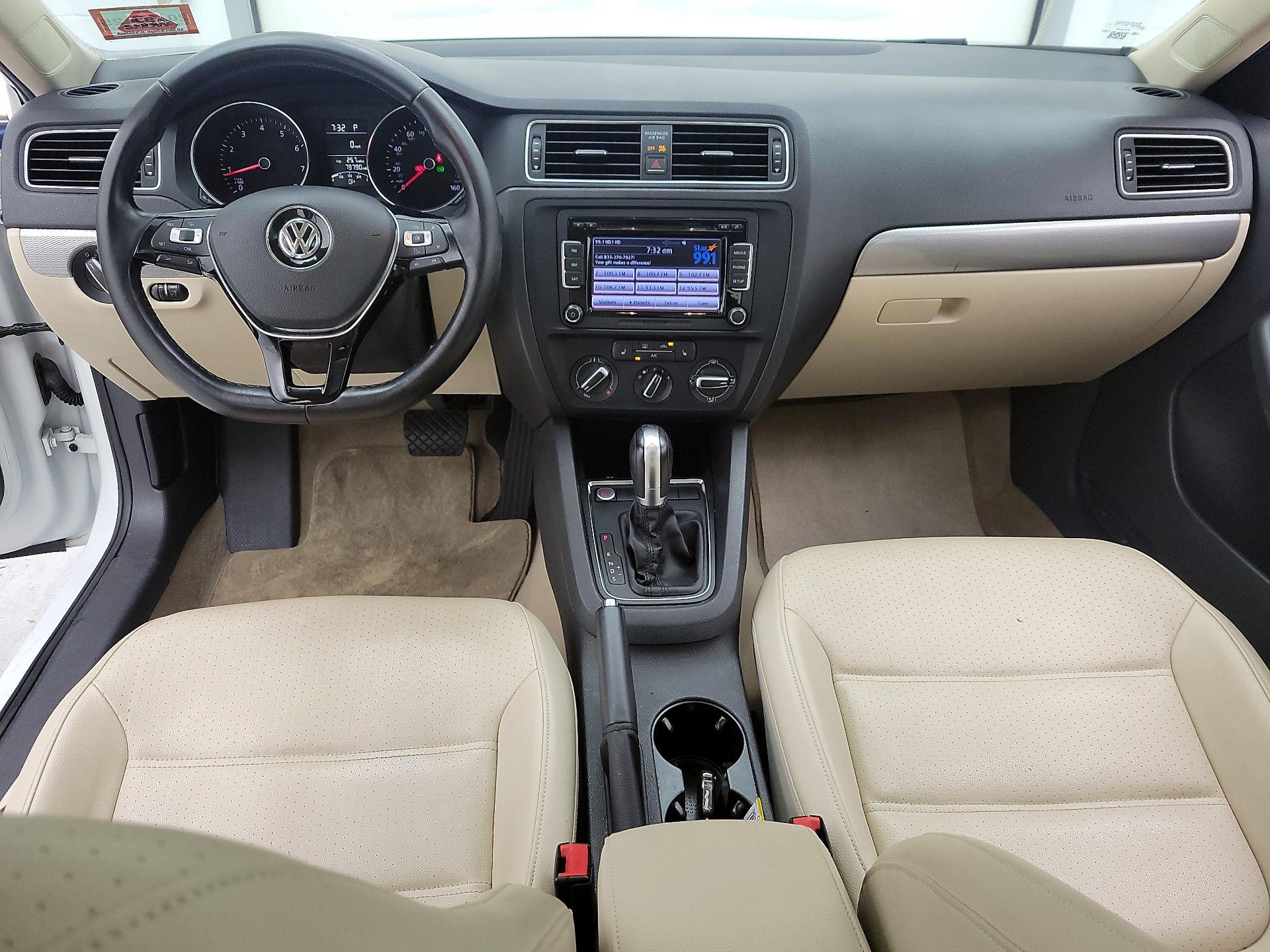 Thumbnail: 2015 Volkswagen Jetta - 9