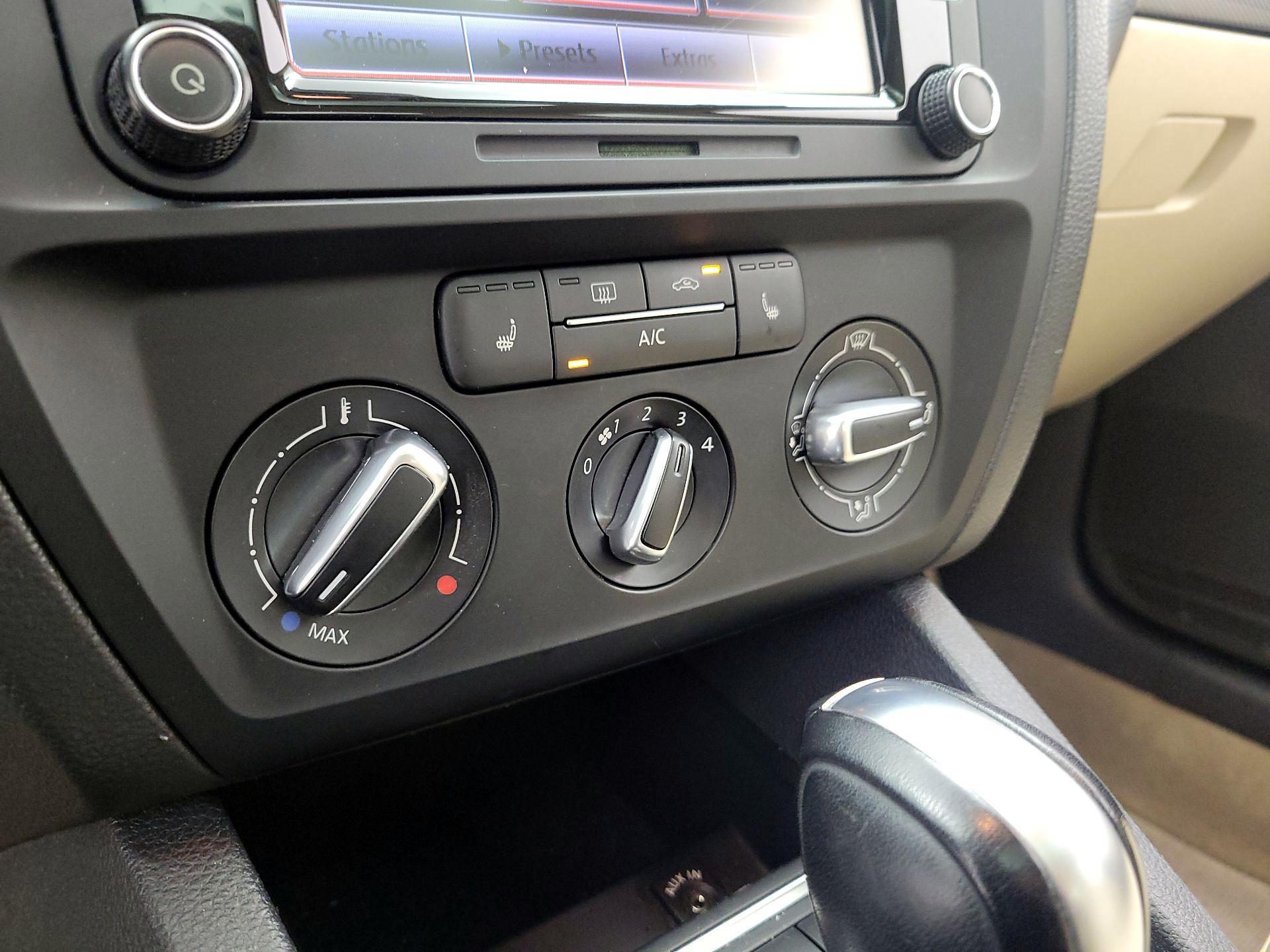 Thumbnail: 2015 Volkswagen Jetta - 15