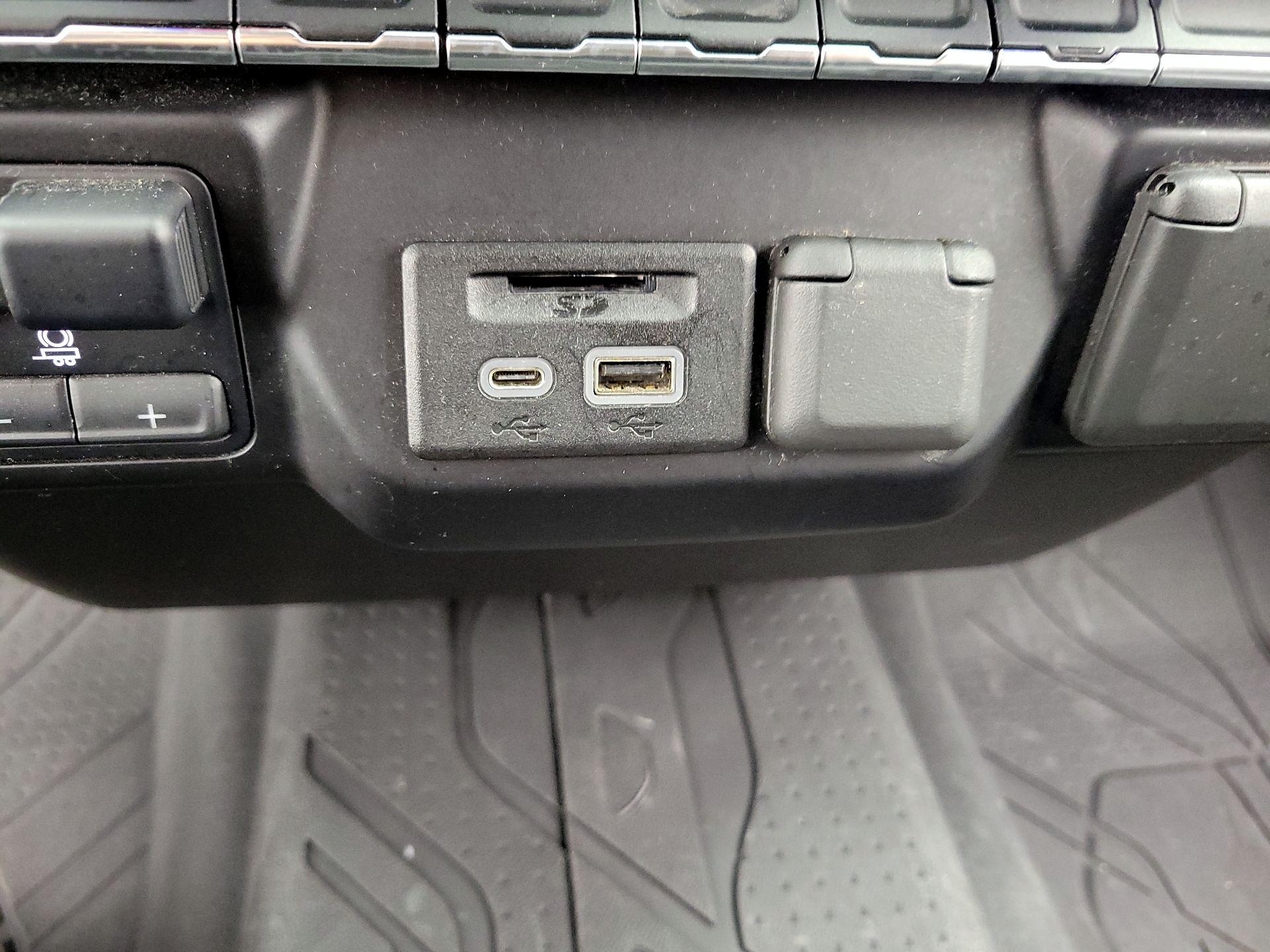 Thumbnail: 2020 Chevrolet Silverado 3500 - 18