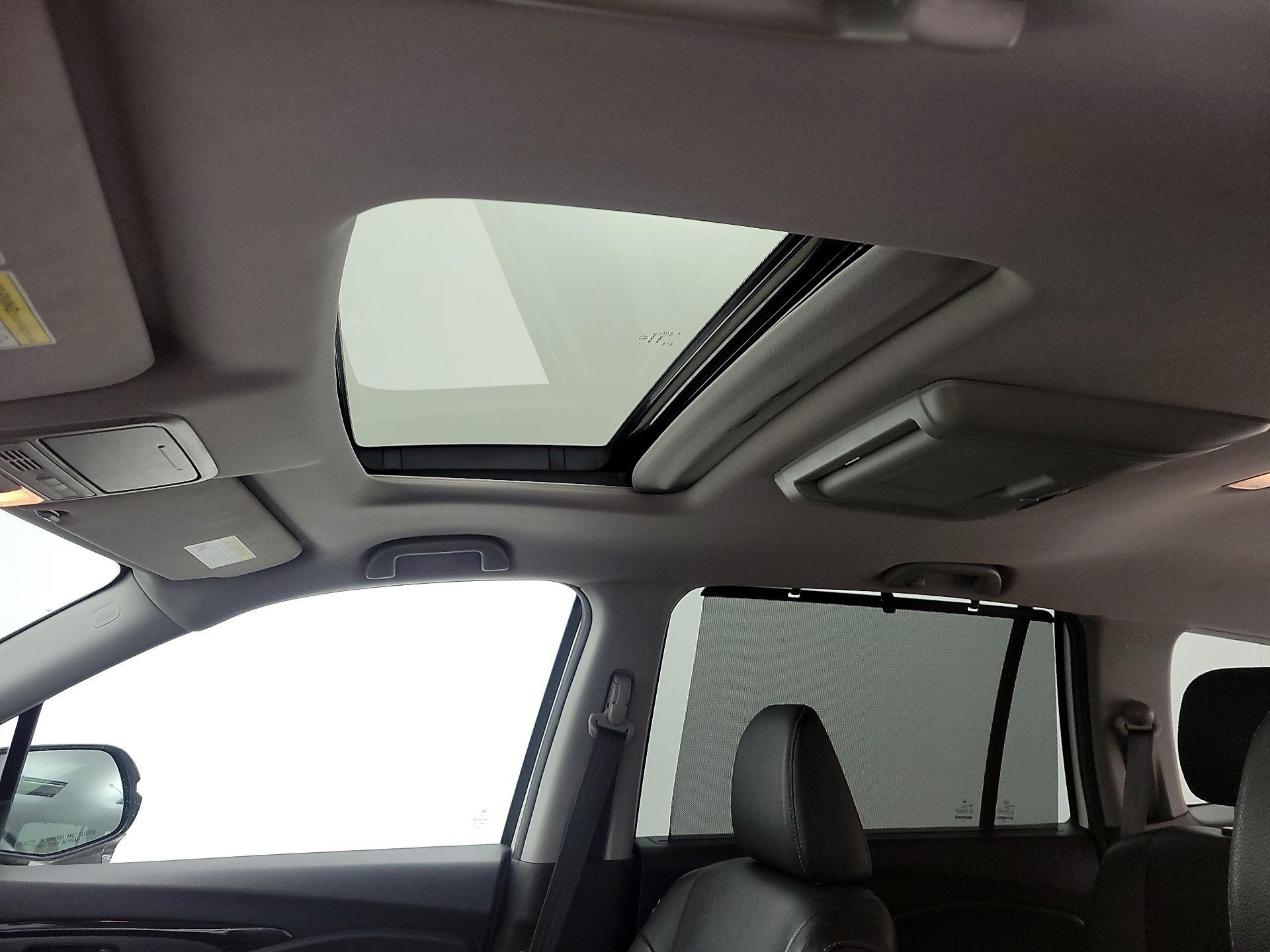 Thumbnail: 2017 Honda Pilot - 12