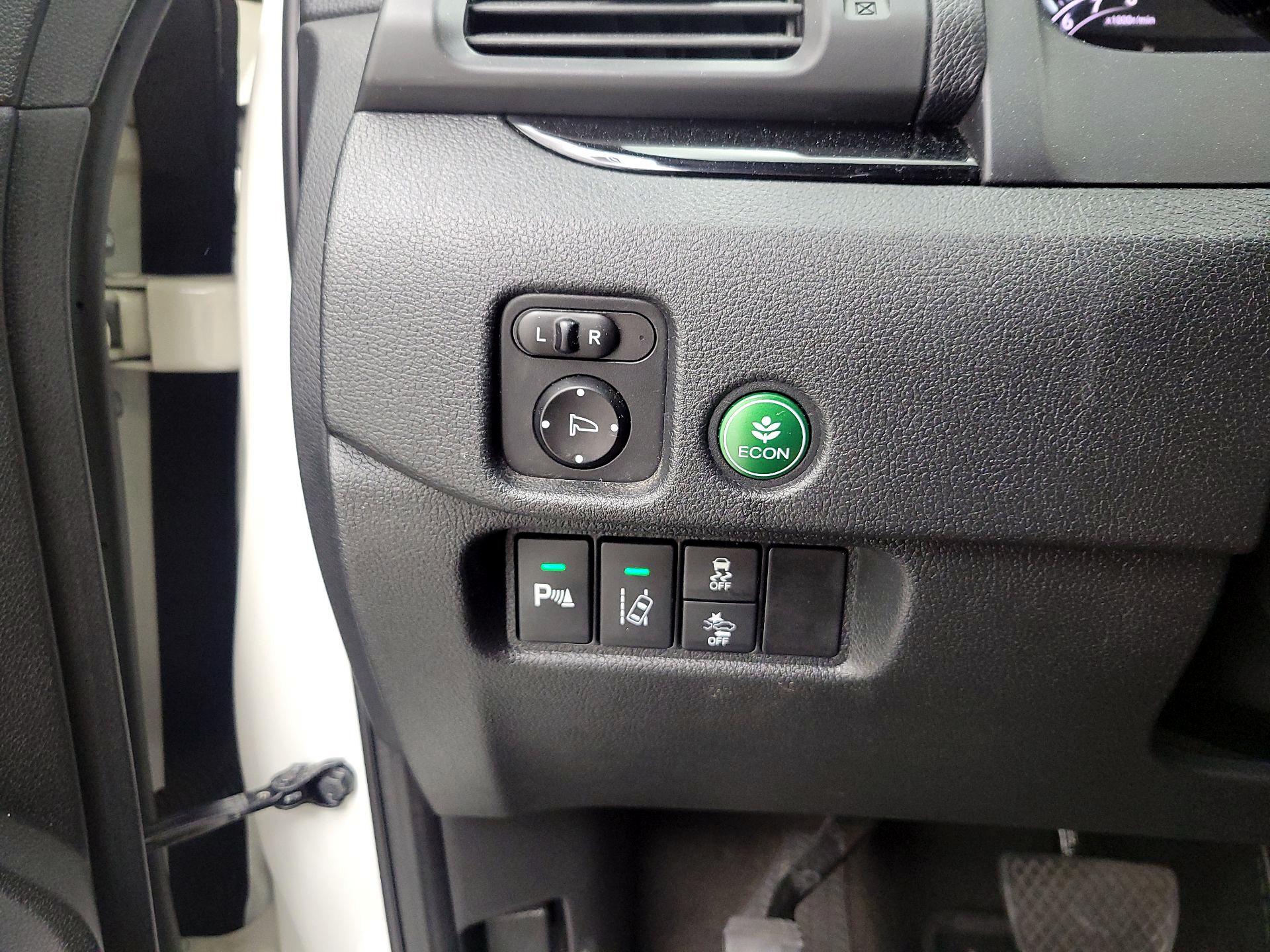 Thumbnail: 2017 Honda Pilot - 14