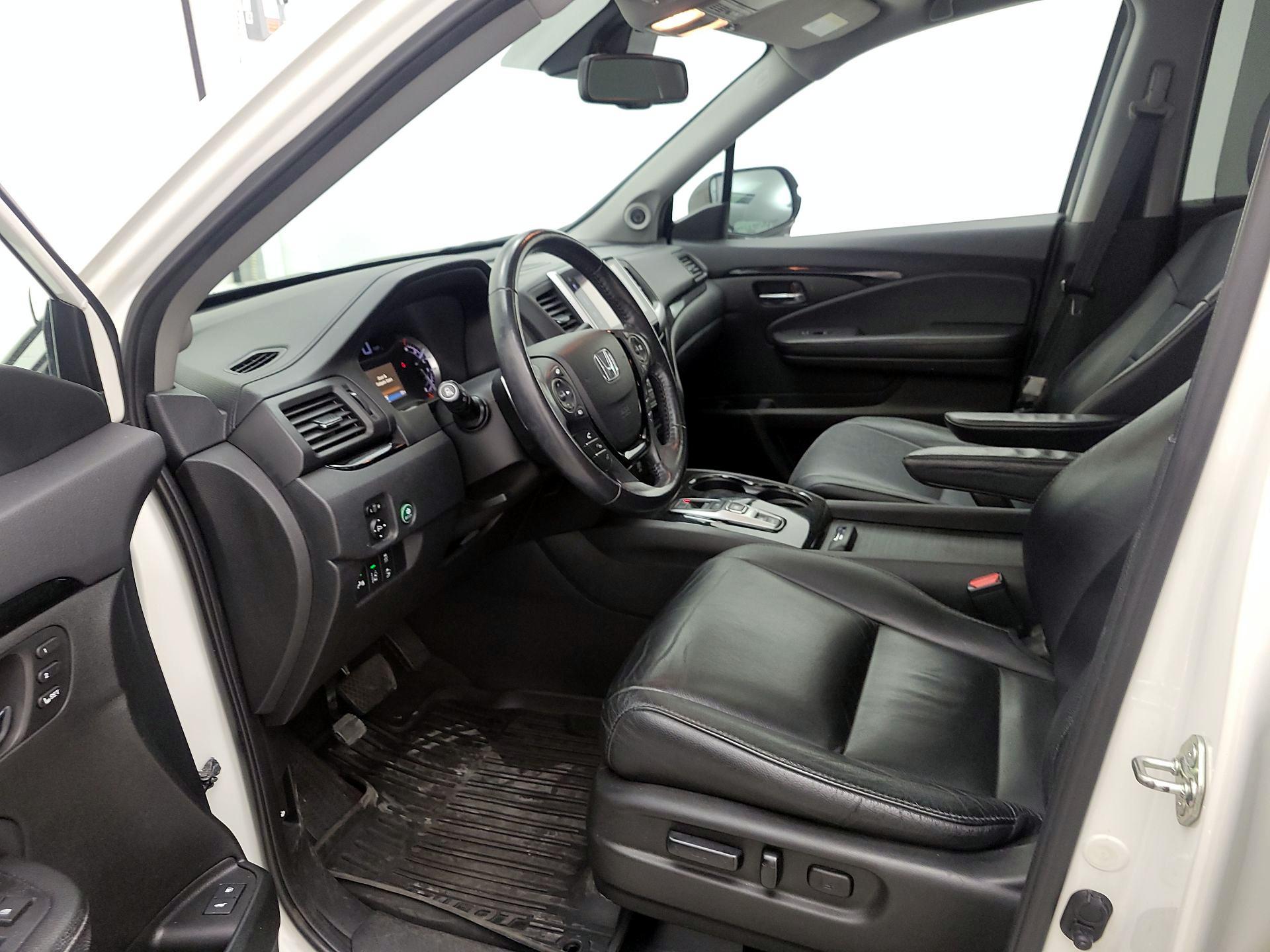 Thumbnail: 2017 Honda Pilot - 20