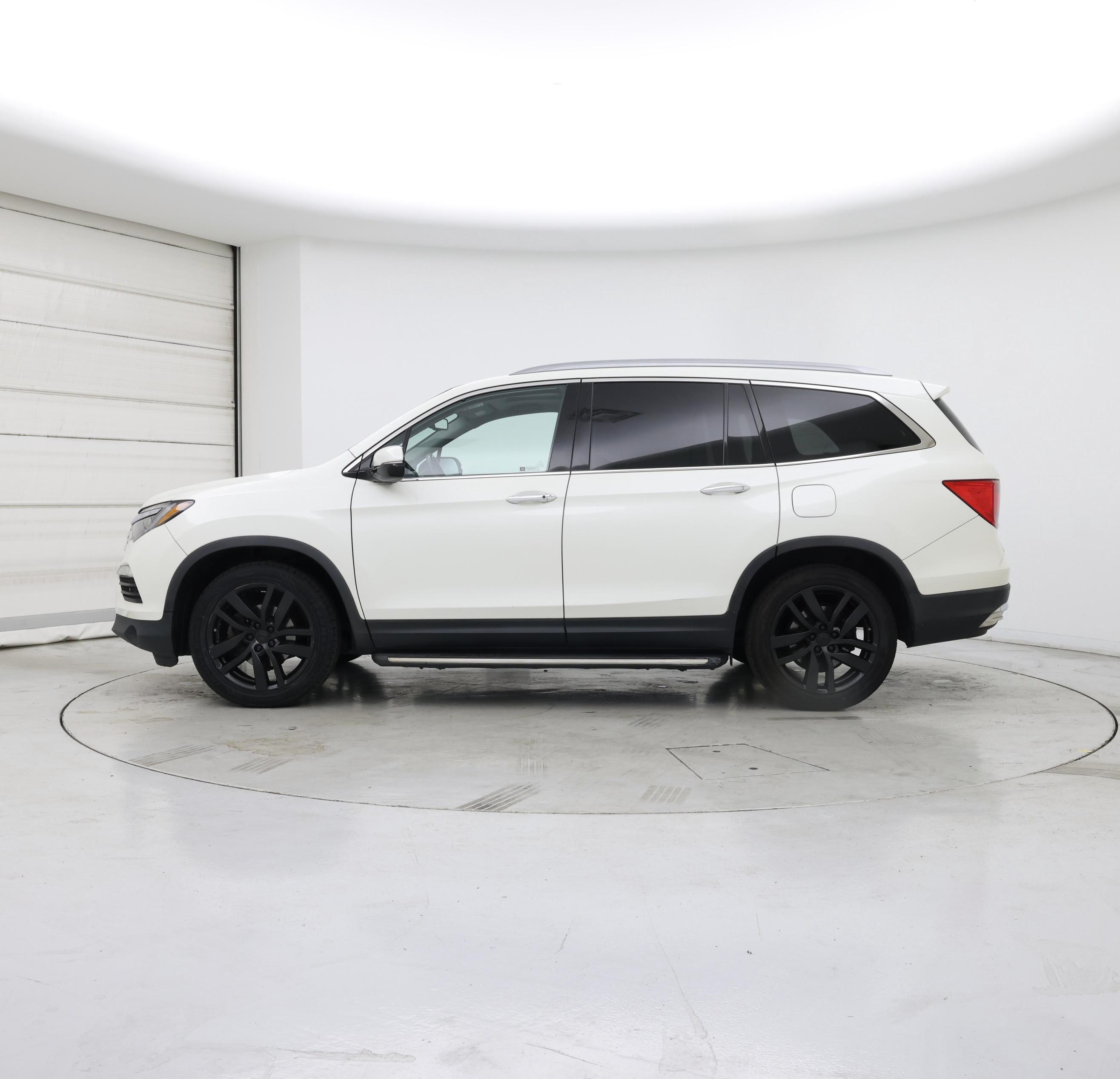 Thumbnail: 2017 Honda Pilot - 3