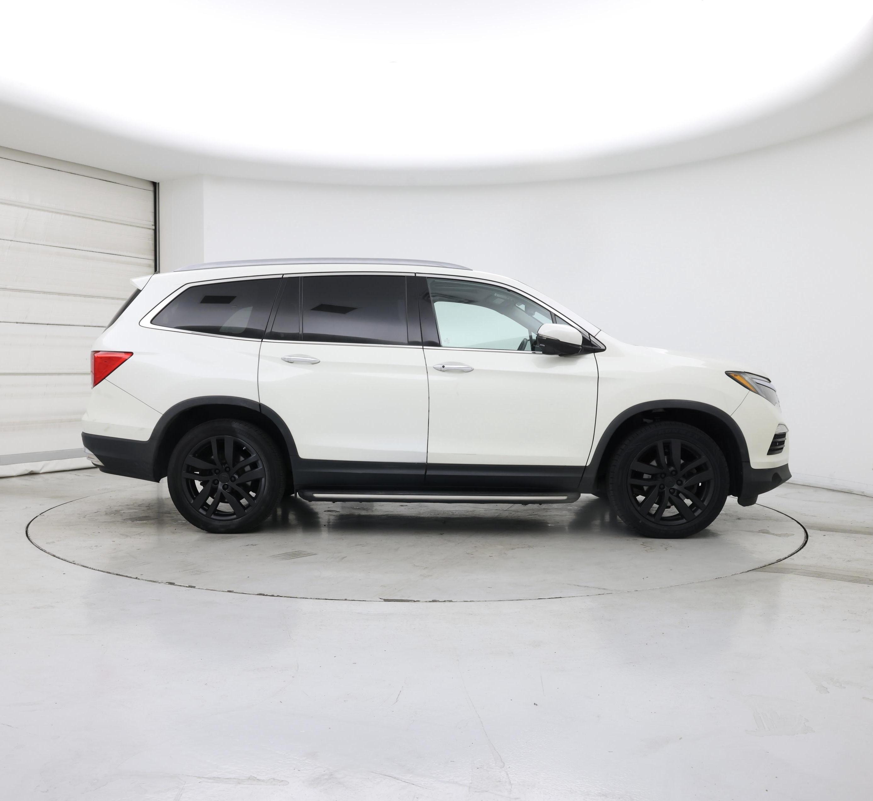 Thumbnail: 2017 Honda Pilot - 7