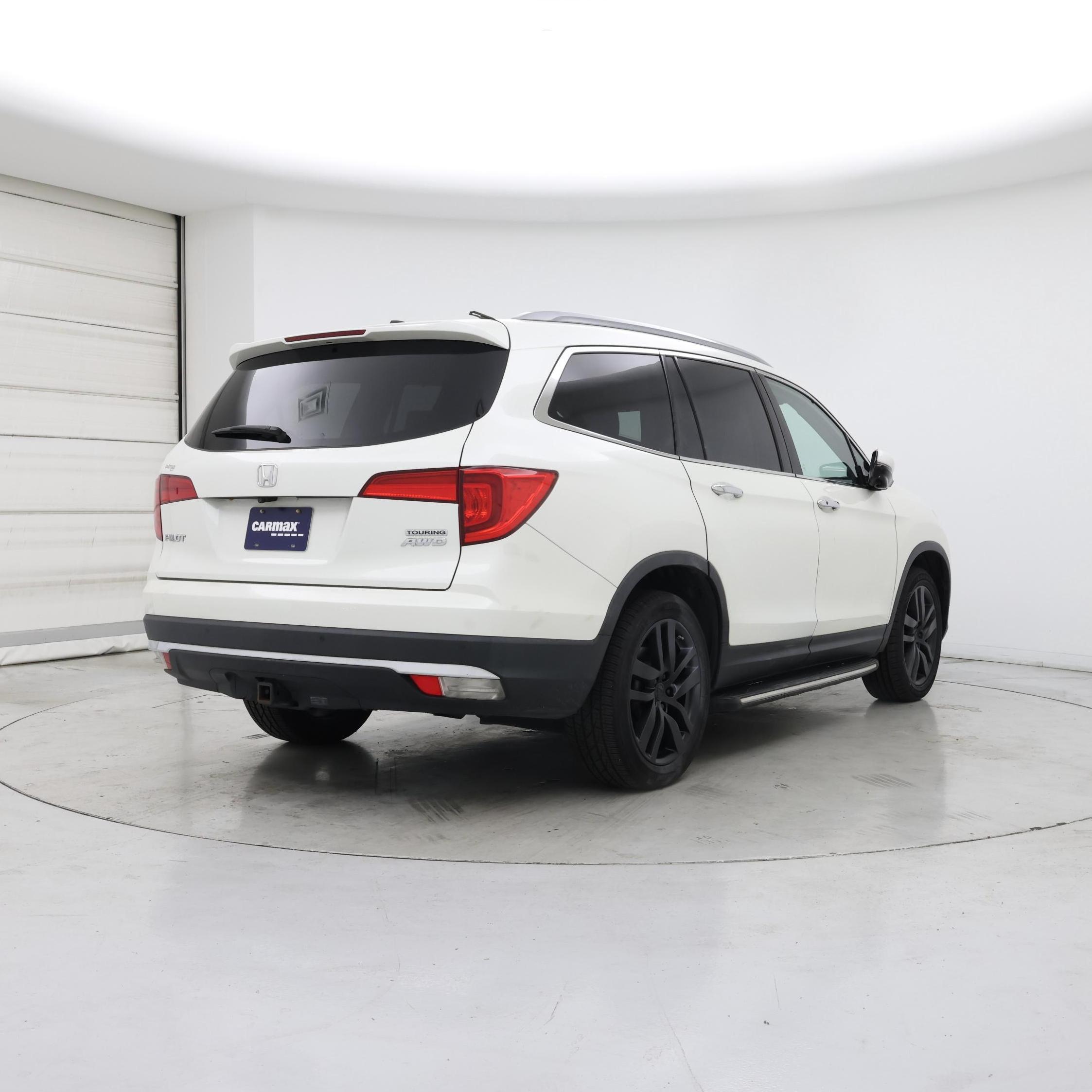 Thumbnail: 2017 Honda Pilot - 8