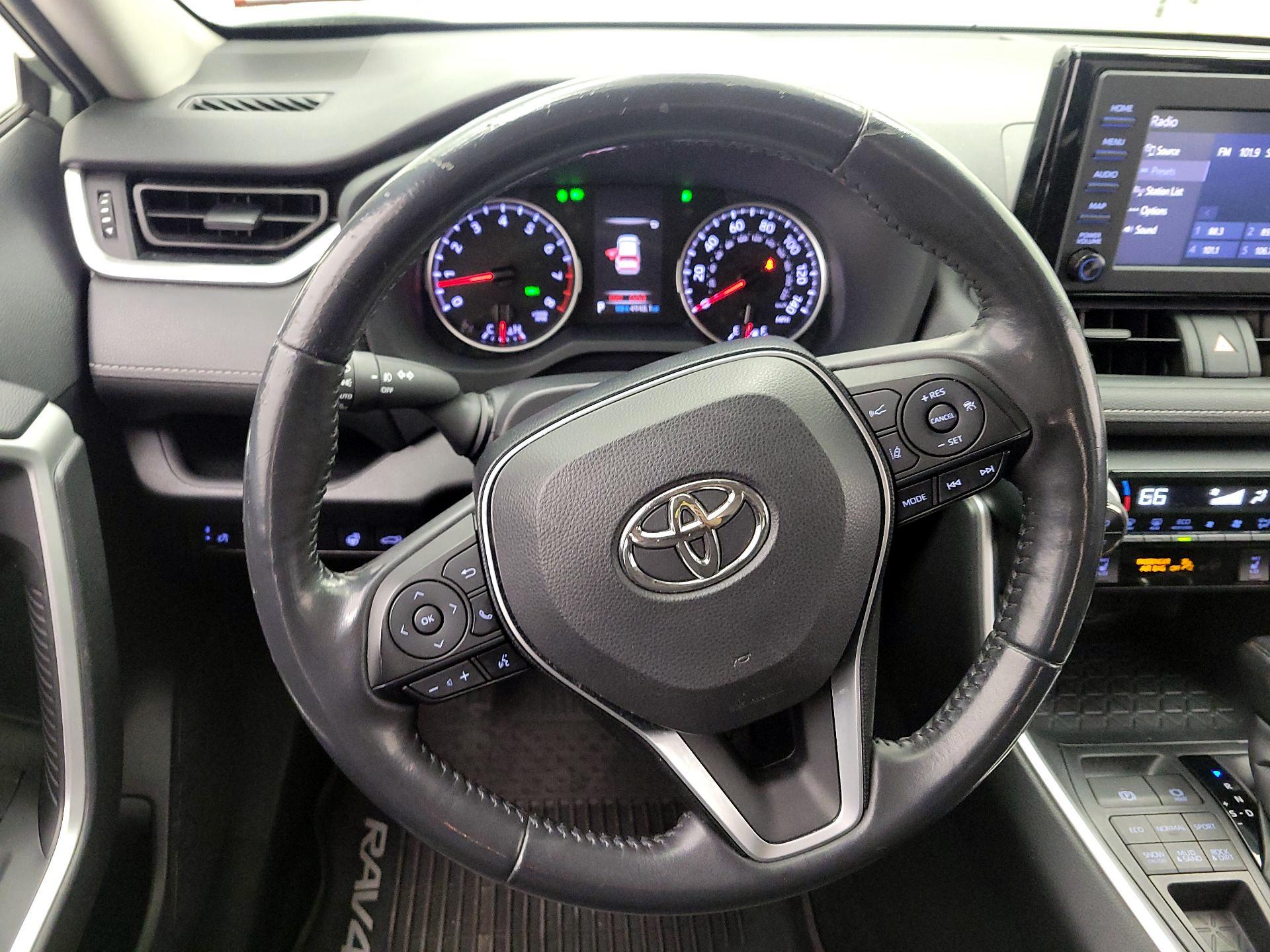 Thumbnail: 2019 Toyota RAV4 - 10