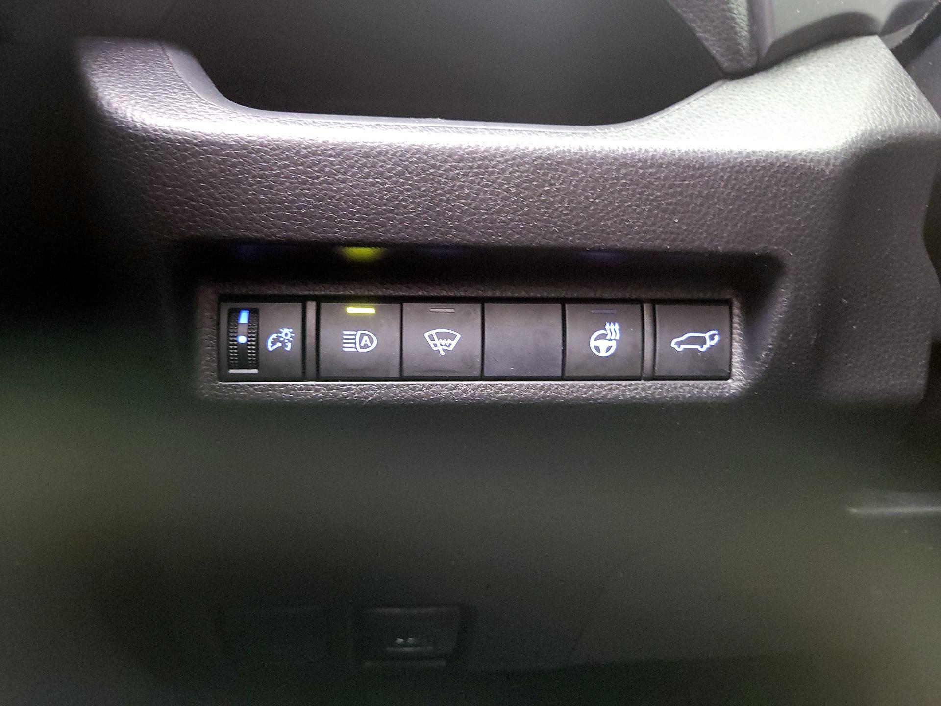 Thumbnail: 2019 Toyota RAV4 - 13
