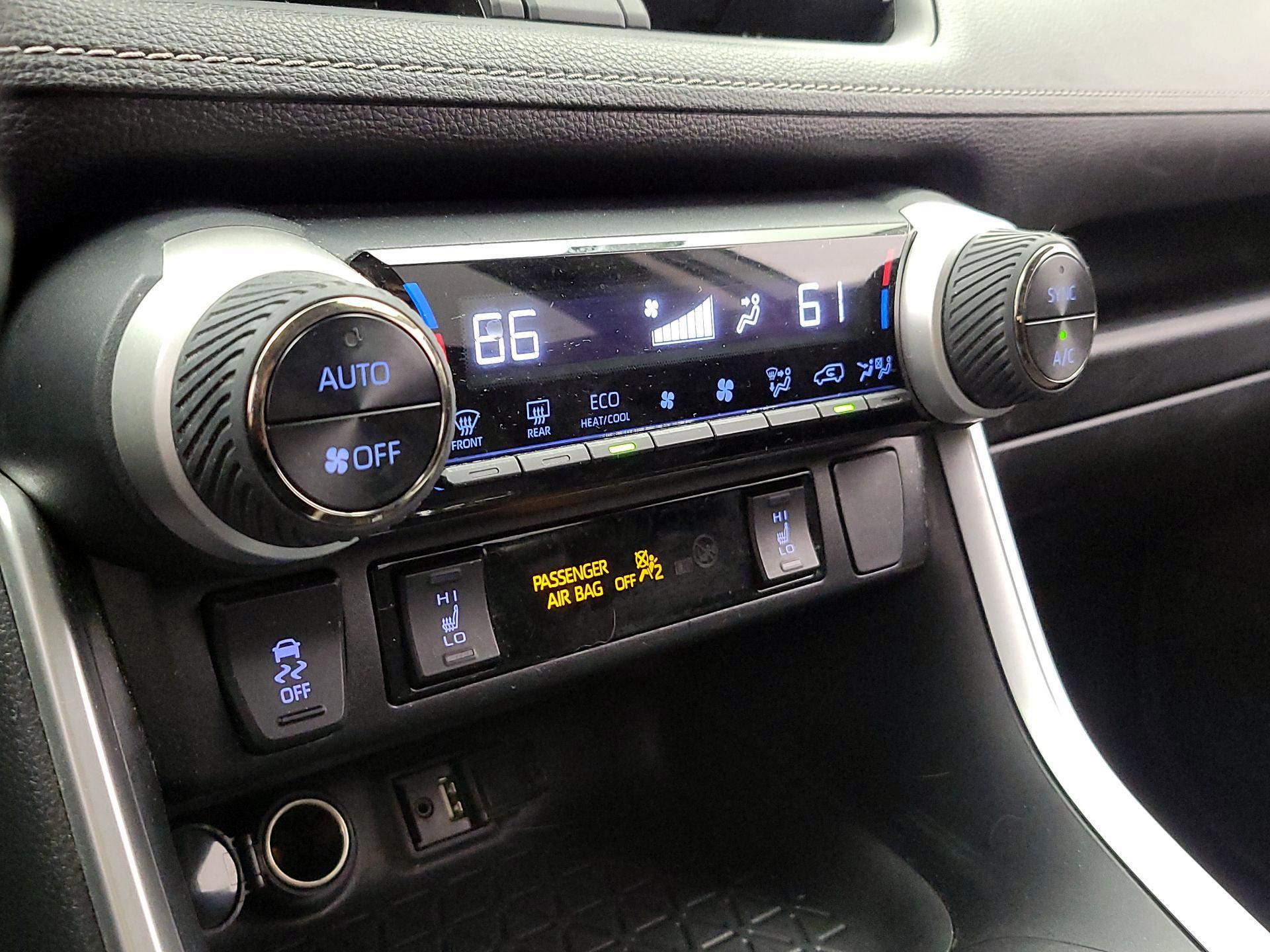 Thumbnail: 2019 Toyota RAV4 - 16
