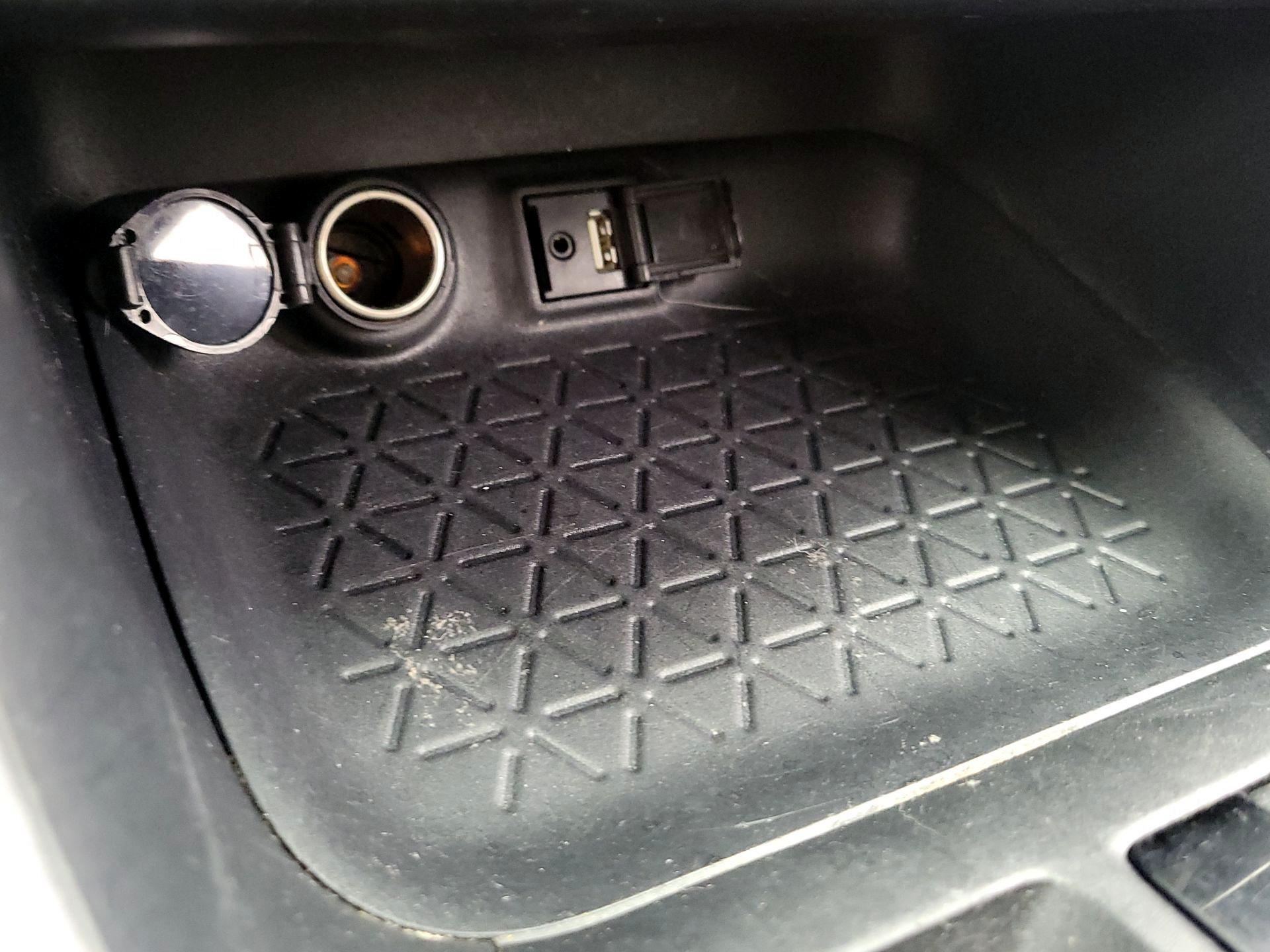 Thumbnail: 2019 Toyota RAV4 - 18