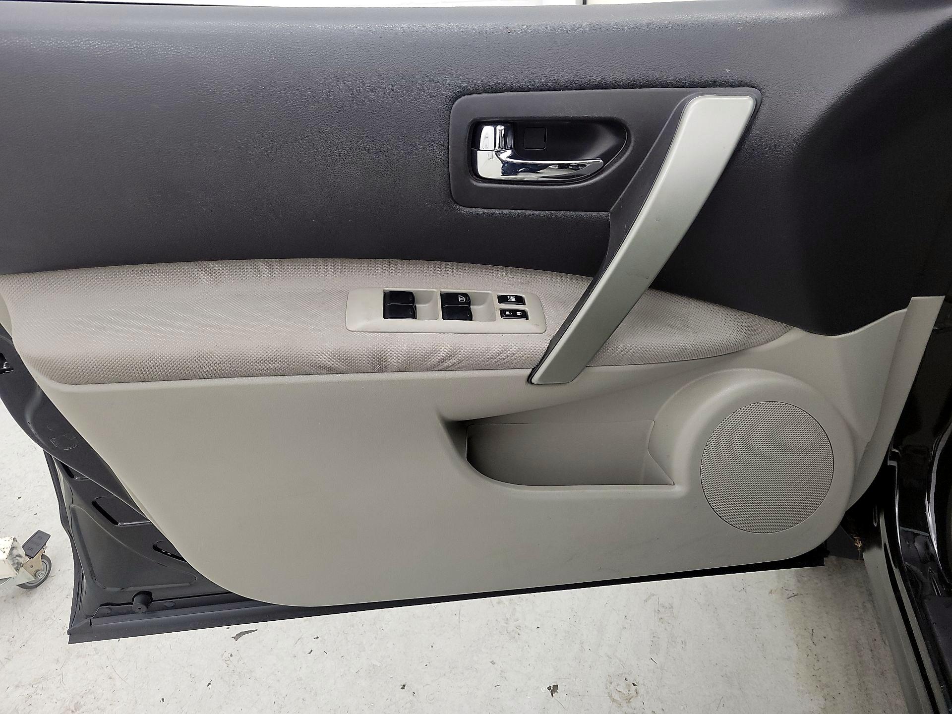 Thumbnail: 2015 Nissan Rogue - 12