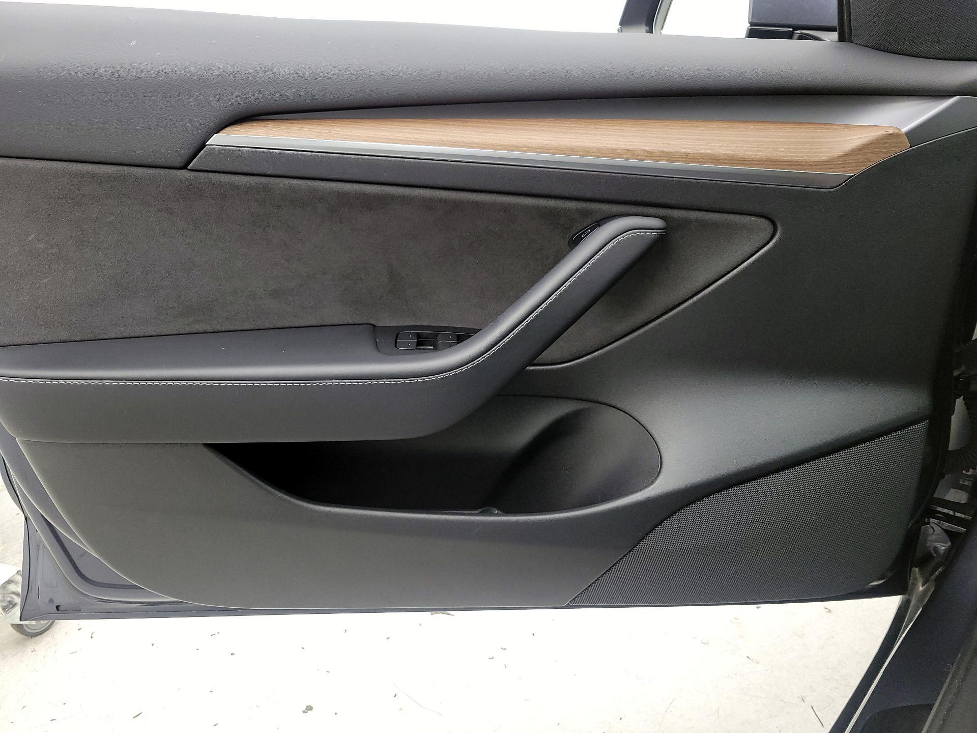 Thumbnail: 2022 Tesla Model 3 - 12