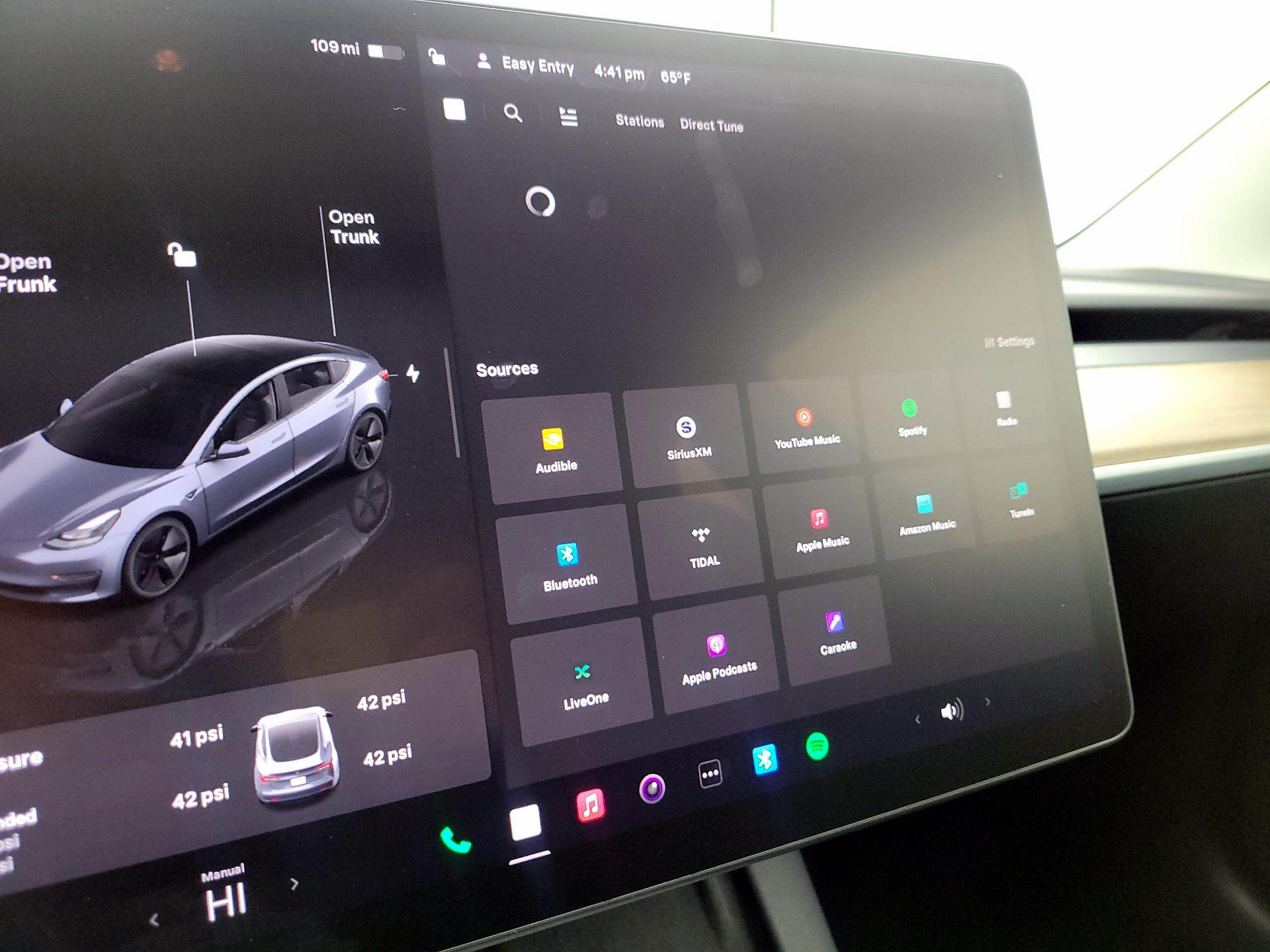 Thumbnail: 2022 Tesla Model 3 - 15