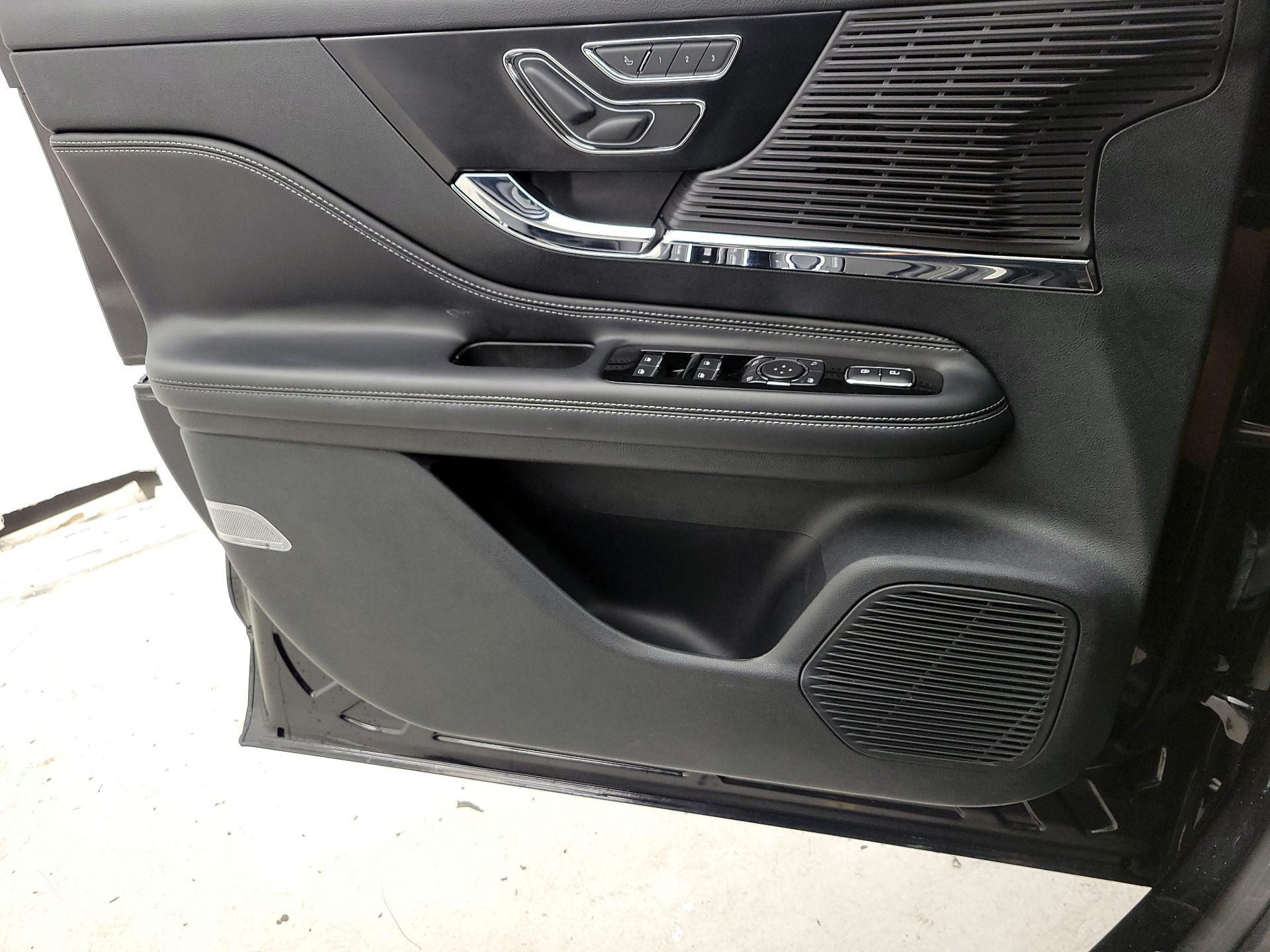 Thumbnail: 2021 Lincoln Corsair - 12