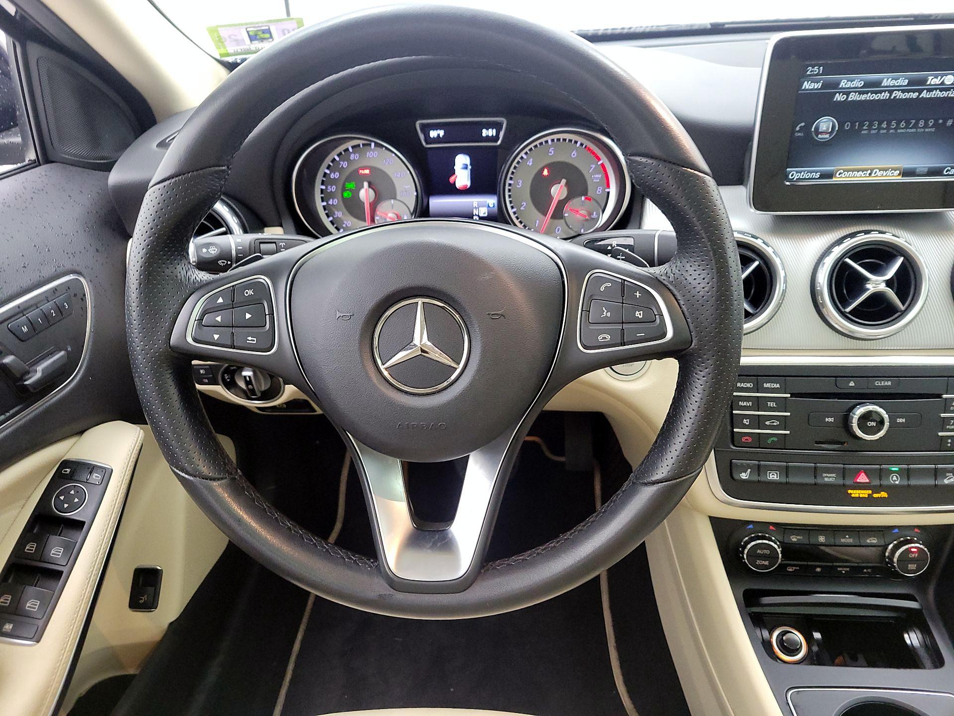 Thumbnail: 2017 Mercedes-Benz GLA - 10