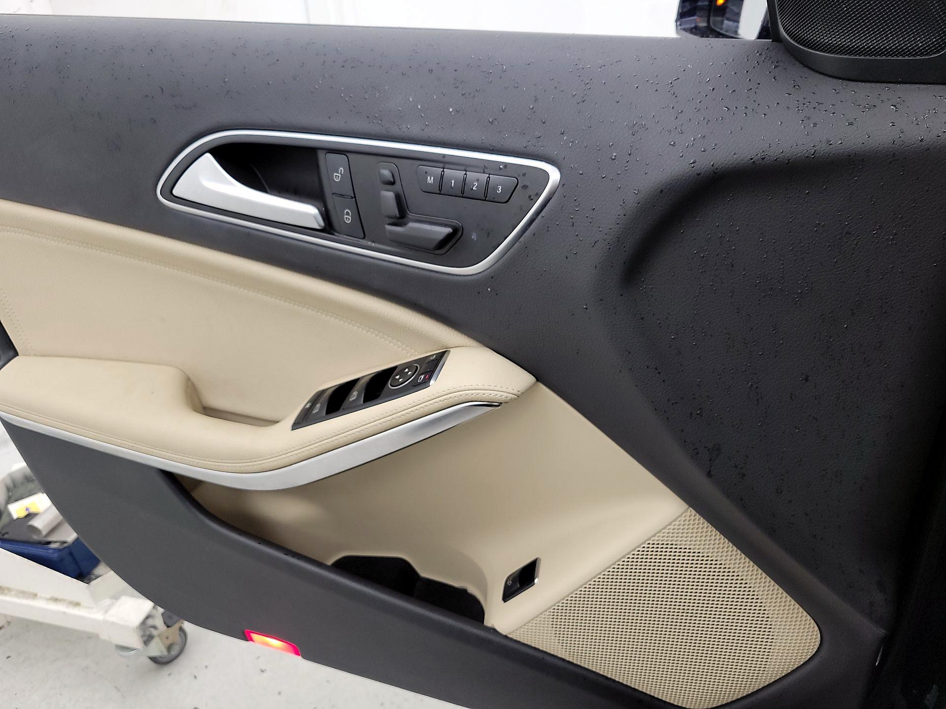 Thumbnail: 2017 Mercedes-Benz GLA - 12