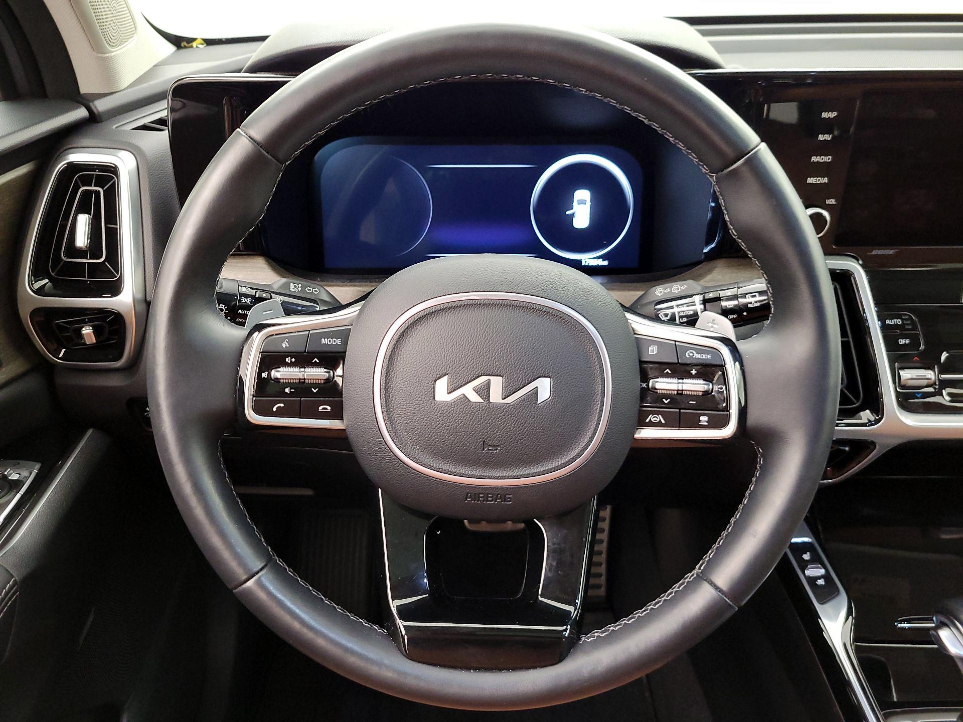 Thumbnail: 2023 Kia Sorento - 10