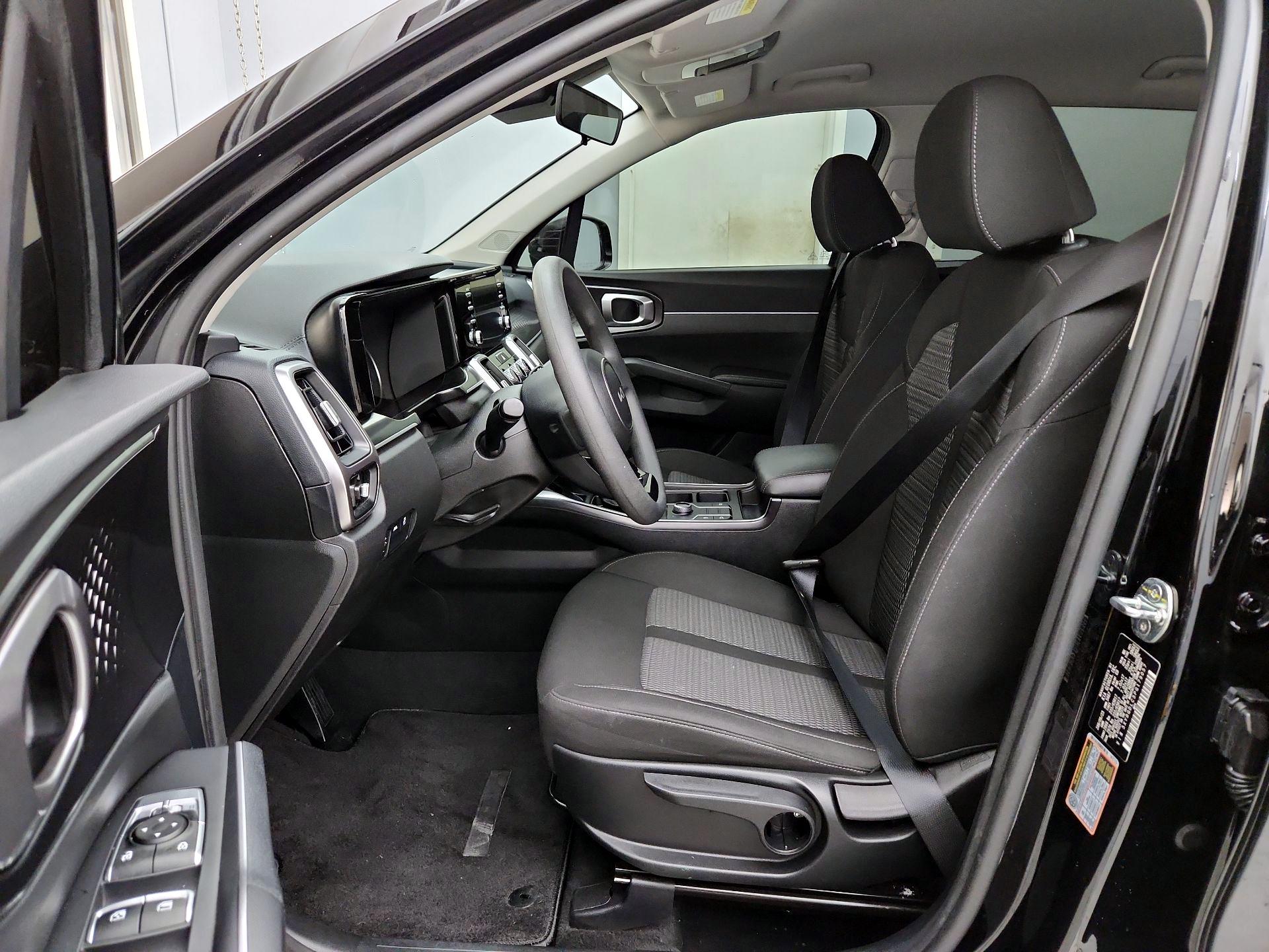 Thumbnail: 2023 Kia Sorento - 11