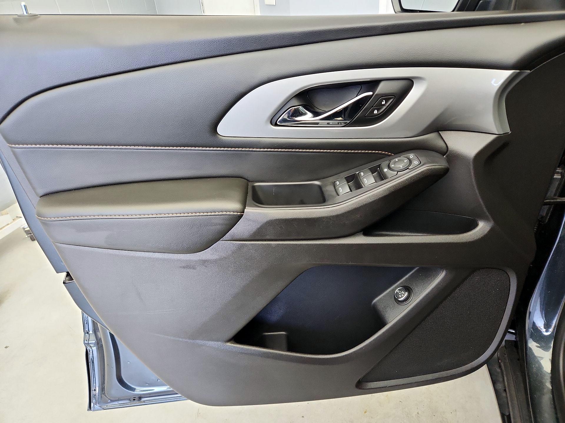 Thumbnail: 2021 Chevrolet Traverse - 12