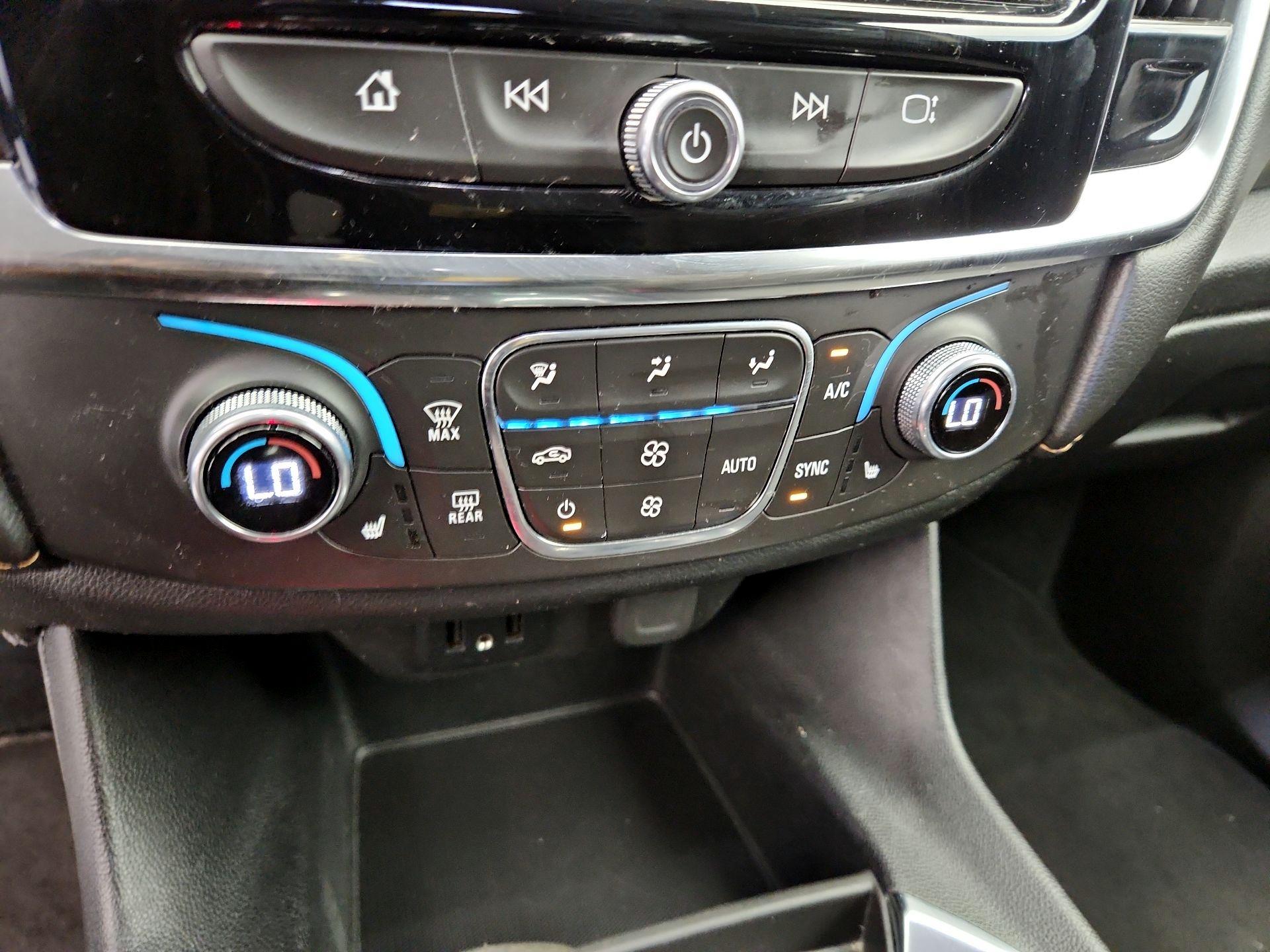 Thumbnail: 2021 Chevrolet Traverse - 16