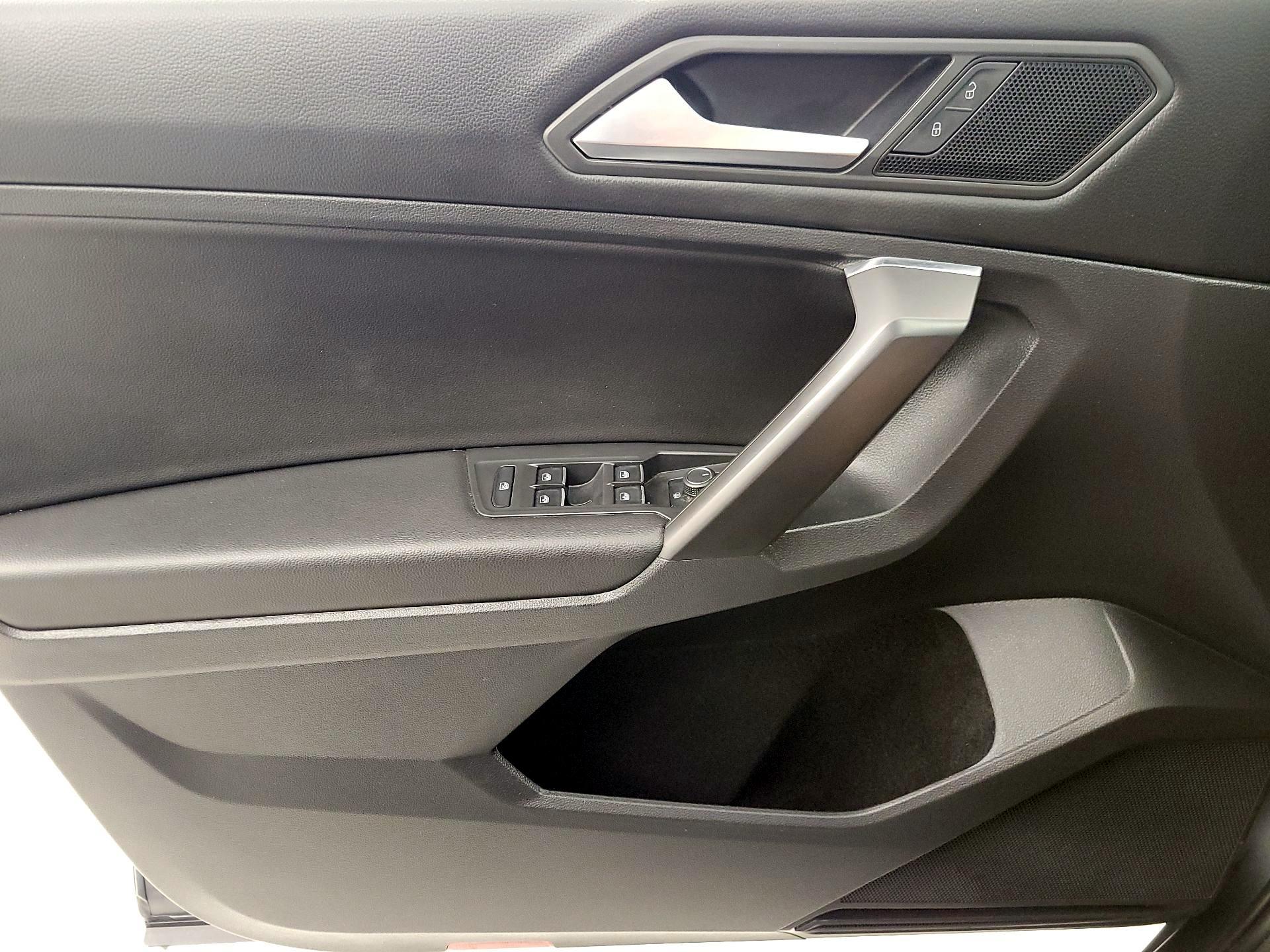 Thumbnail: 2021 Volkswagen Tiguan - 12