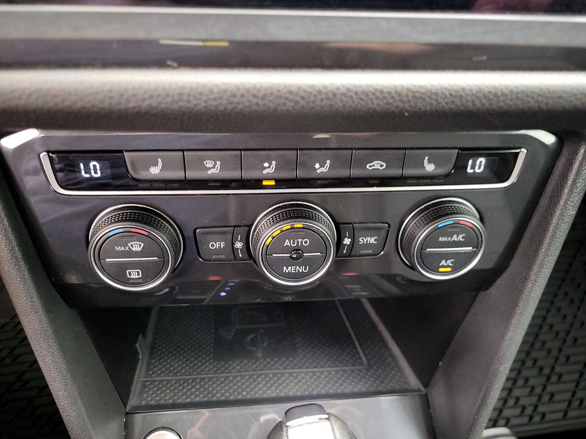Thumbnail: 2021 Volkswagen Tiguan - 16