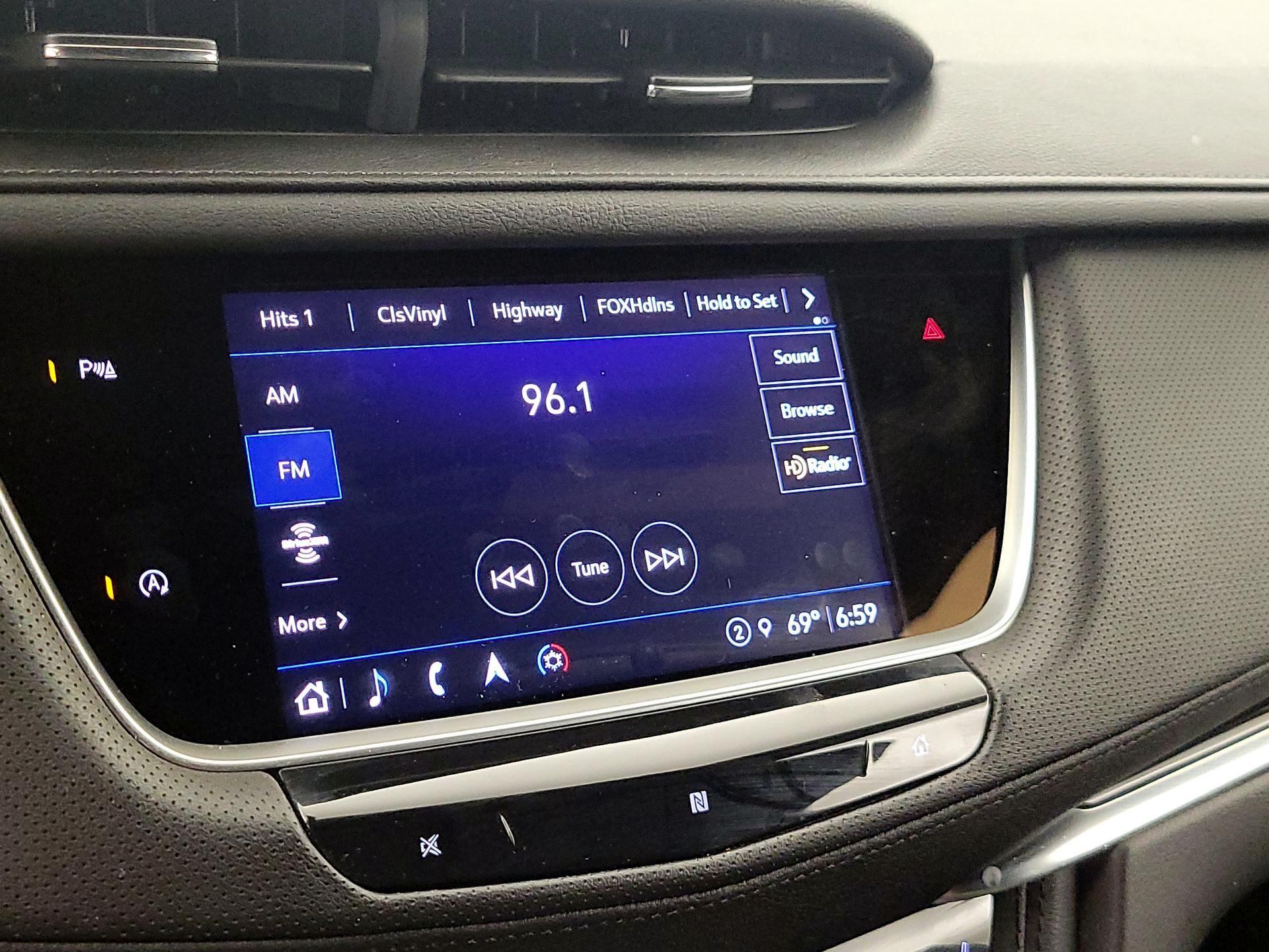 Thumbnail: 2021 Cadillac XT5 - 16