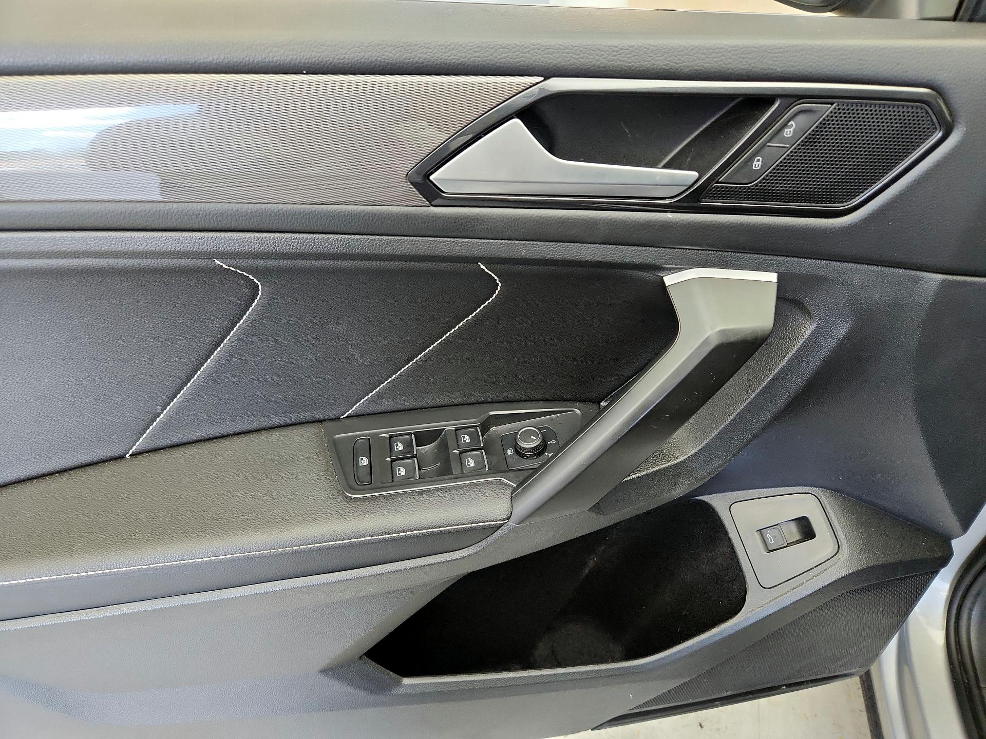 Thumbnail: 2022 Volkswagen Tiguan - 12