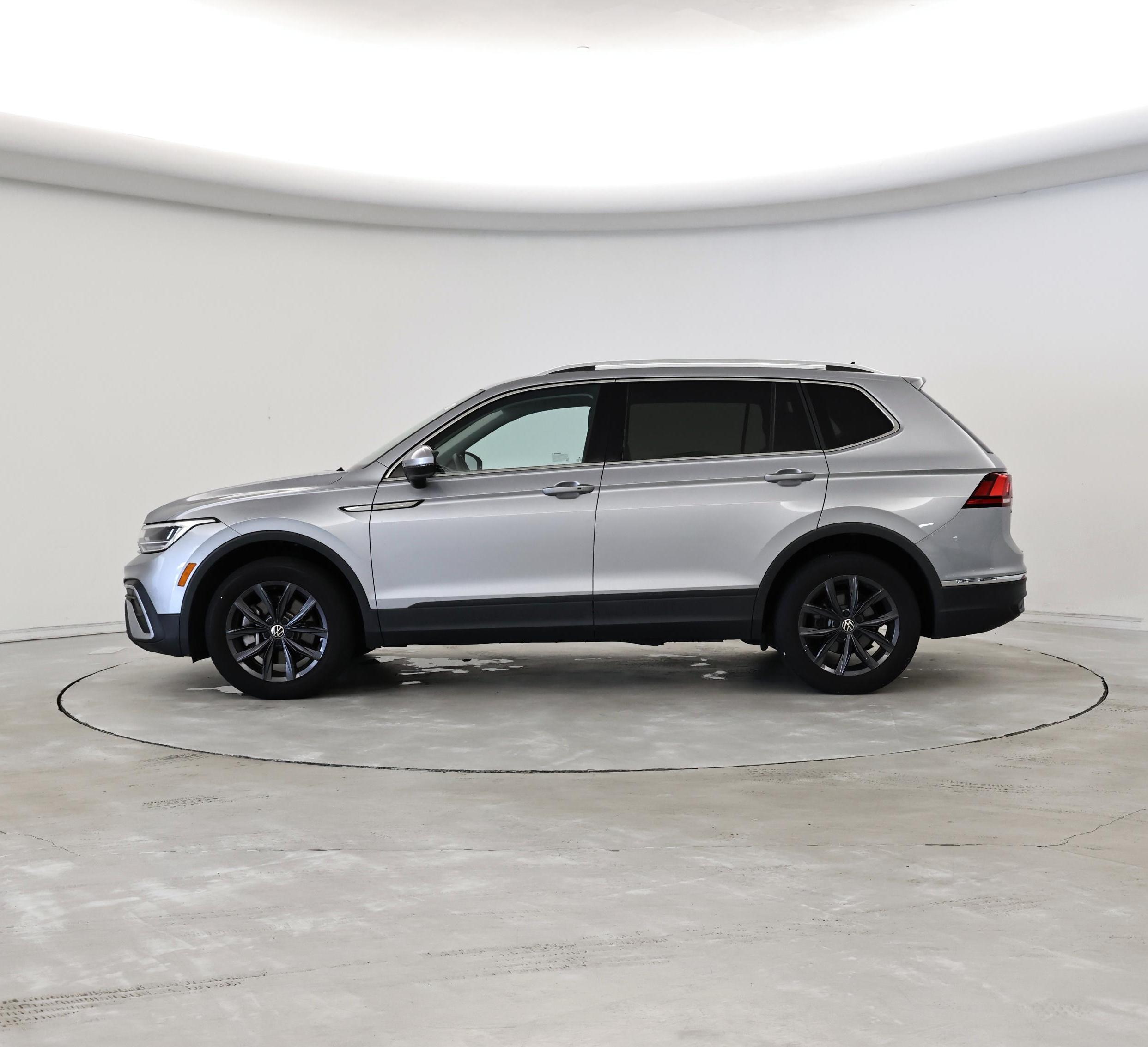 Thumbnail: 2022 Volkswagen Tiguan - 3