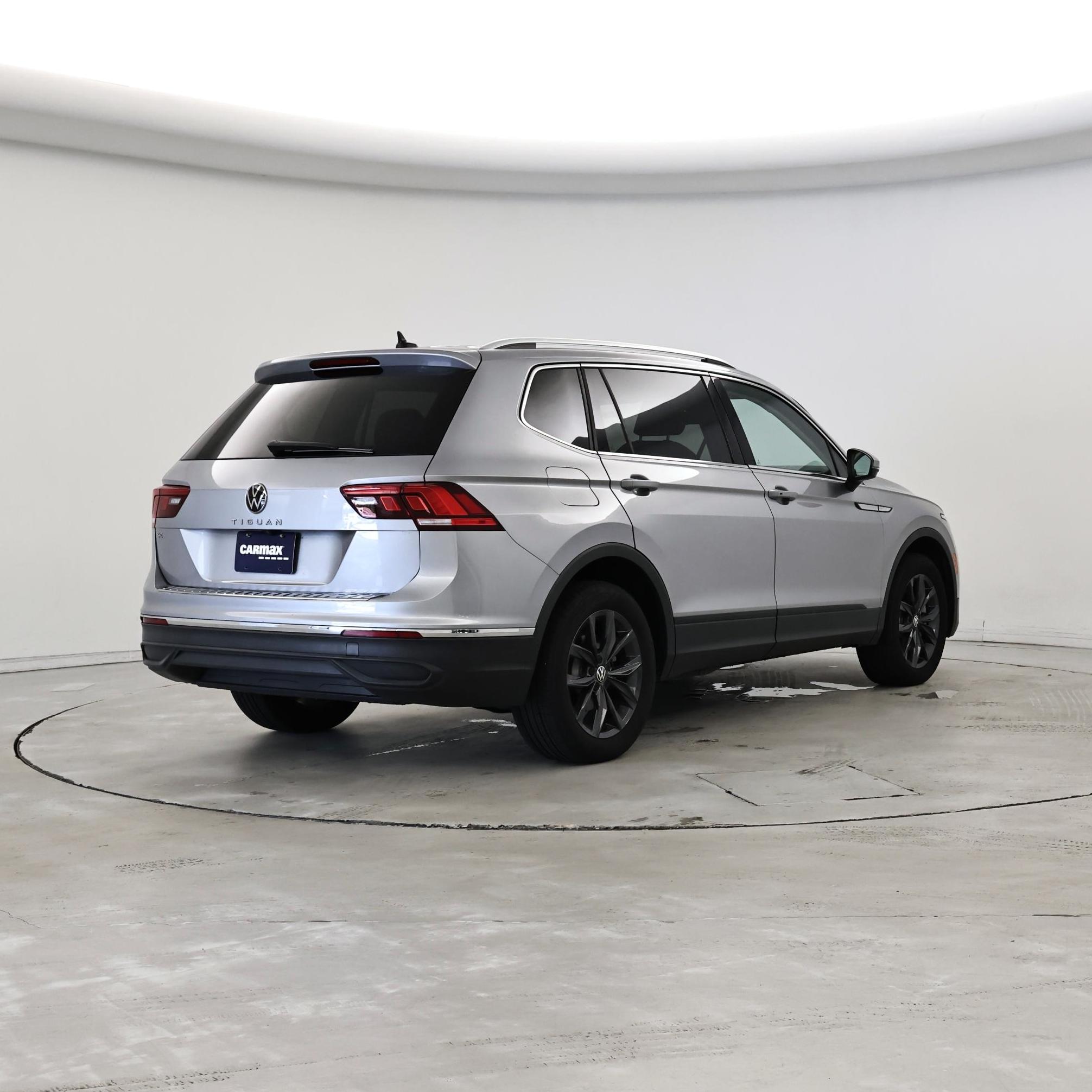 Thumbnail: 2022 Volkswagen Tiguan - 8
