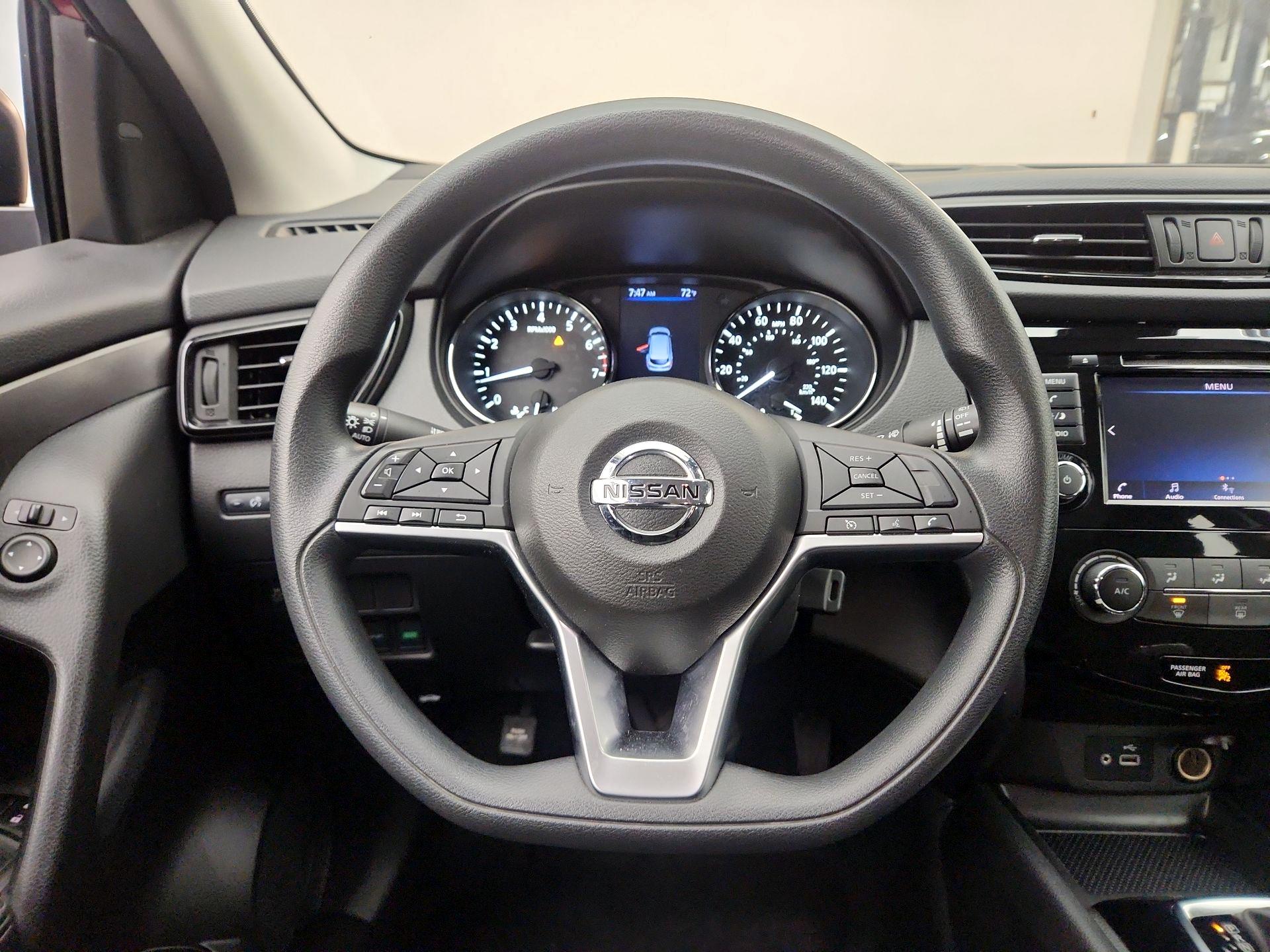 Thumbnail: 2020 Nissan Rogue Sport - 10
