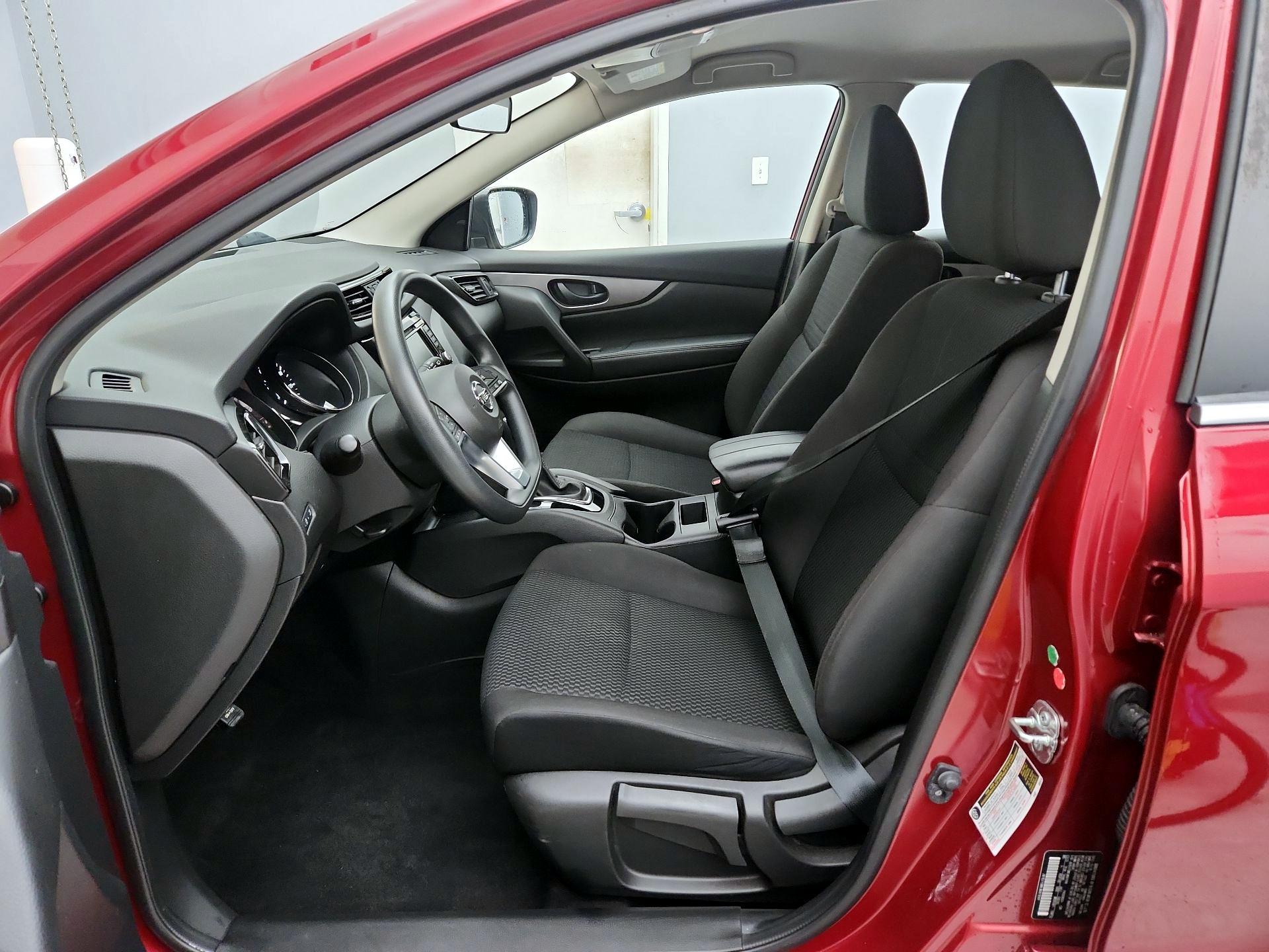 Thumbnail: 2020 Nissan Rogue Sport - 11