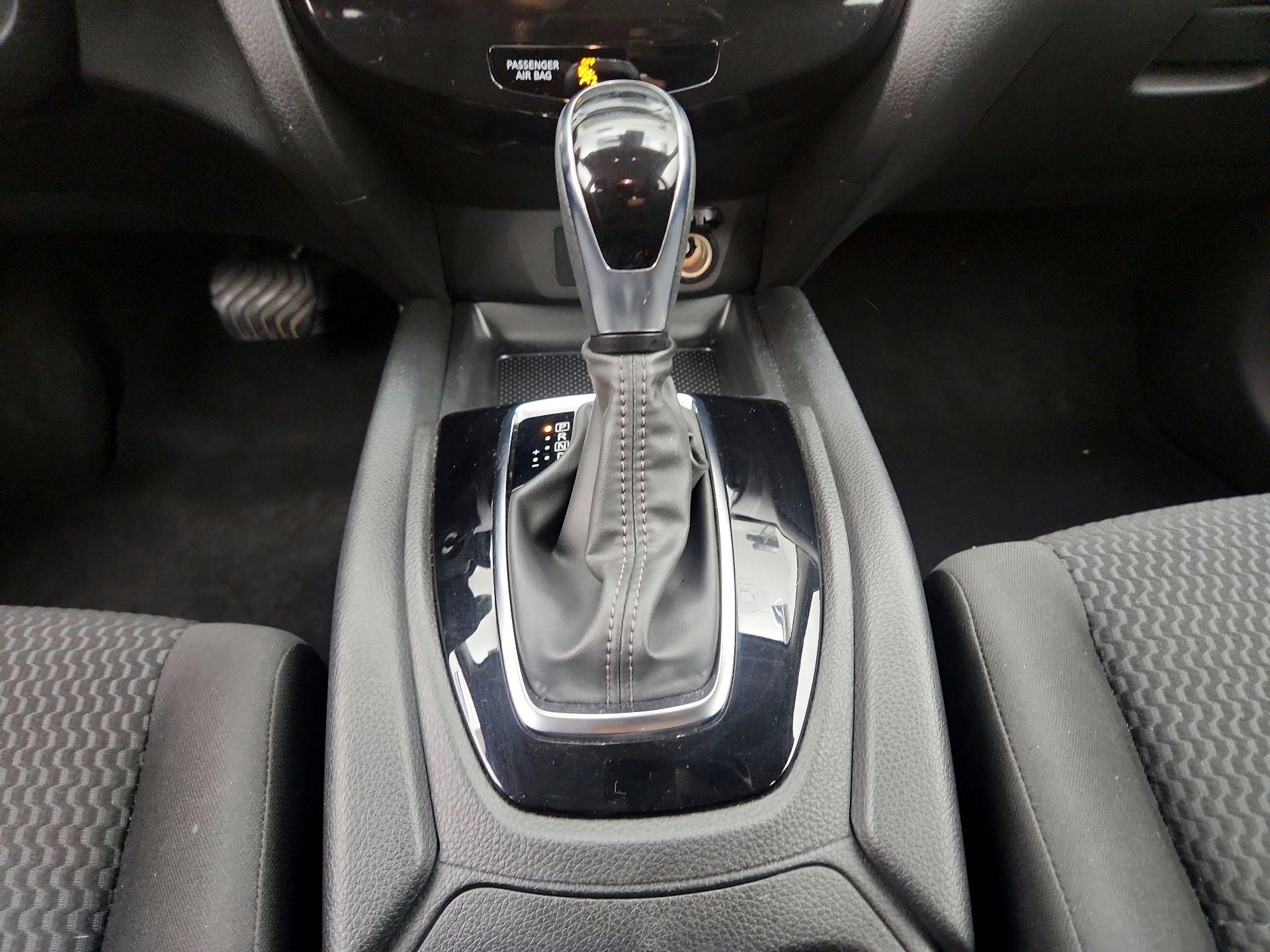 Thumbnail: 2020 Nissan Rogue Sport - 17