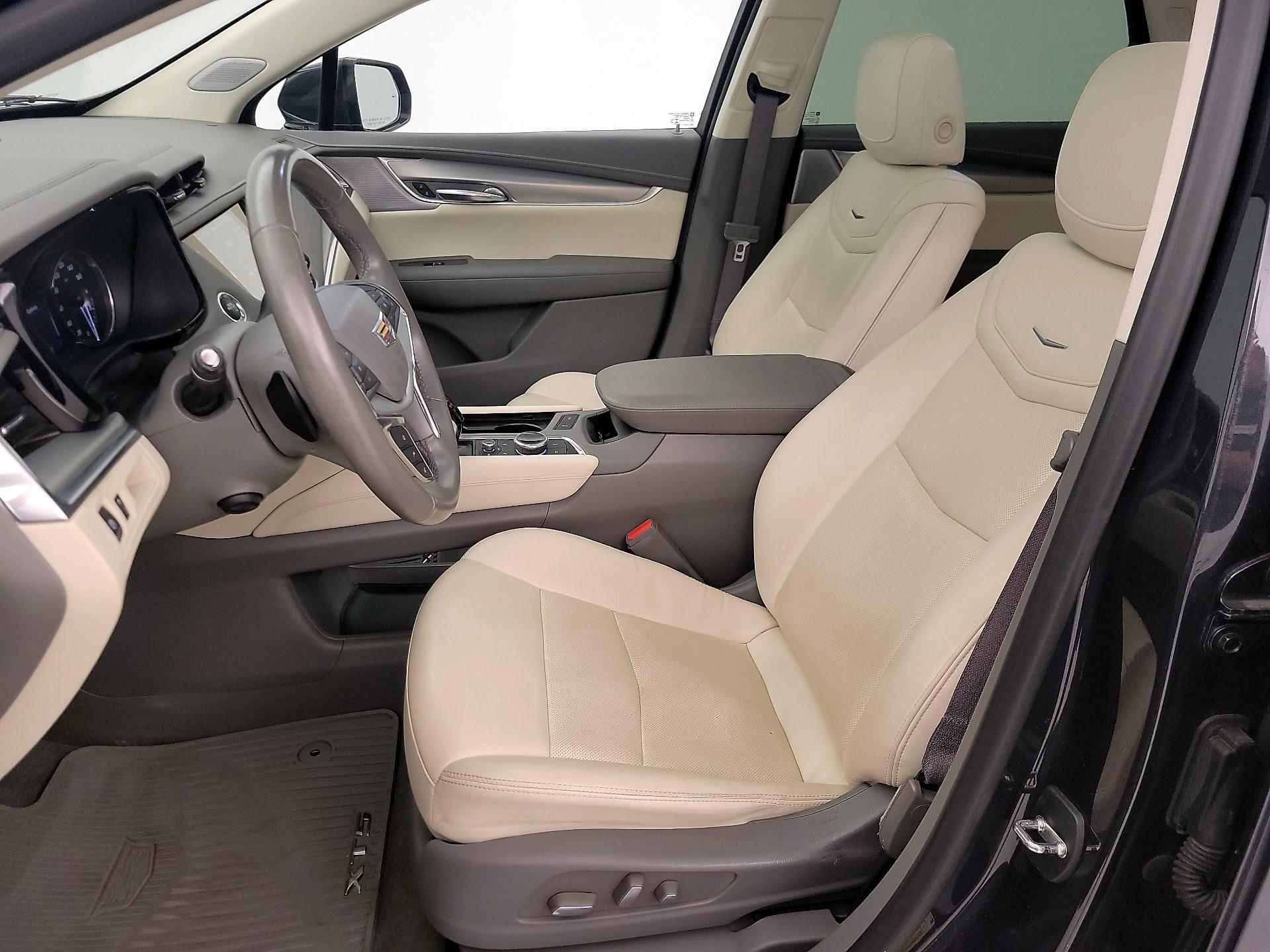 Thumbnail: 2022 Cadillac XT5 - 11
