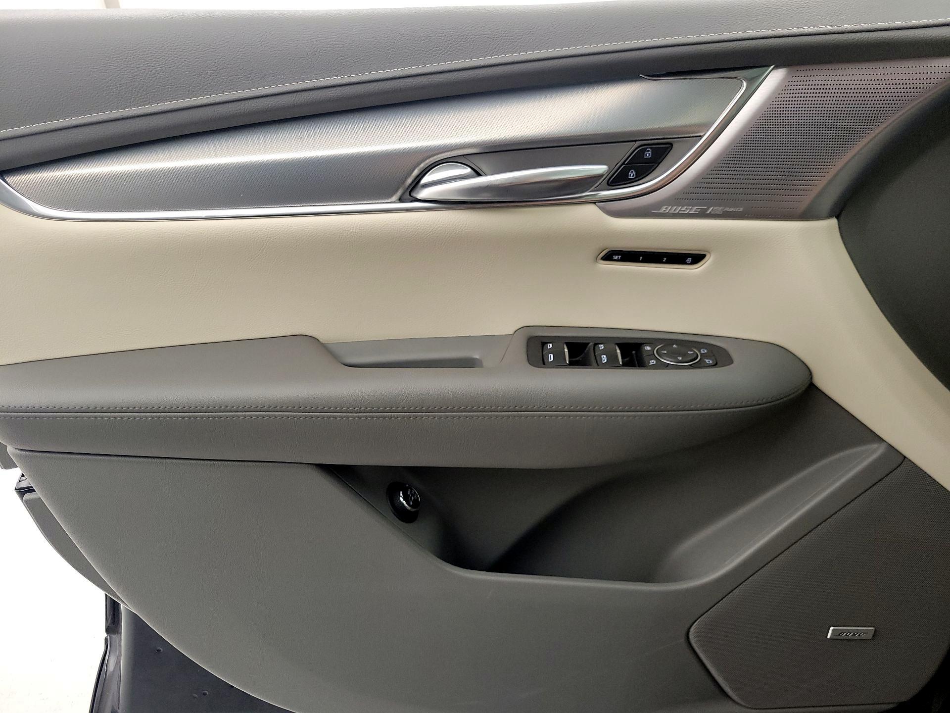 Thumbnail: 2022 Cadillac XT5 - 12