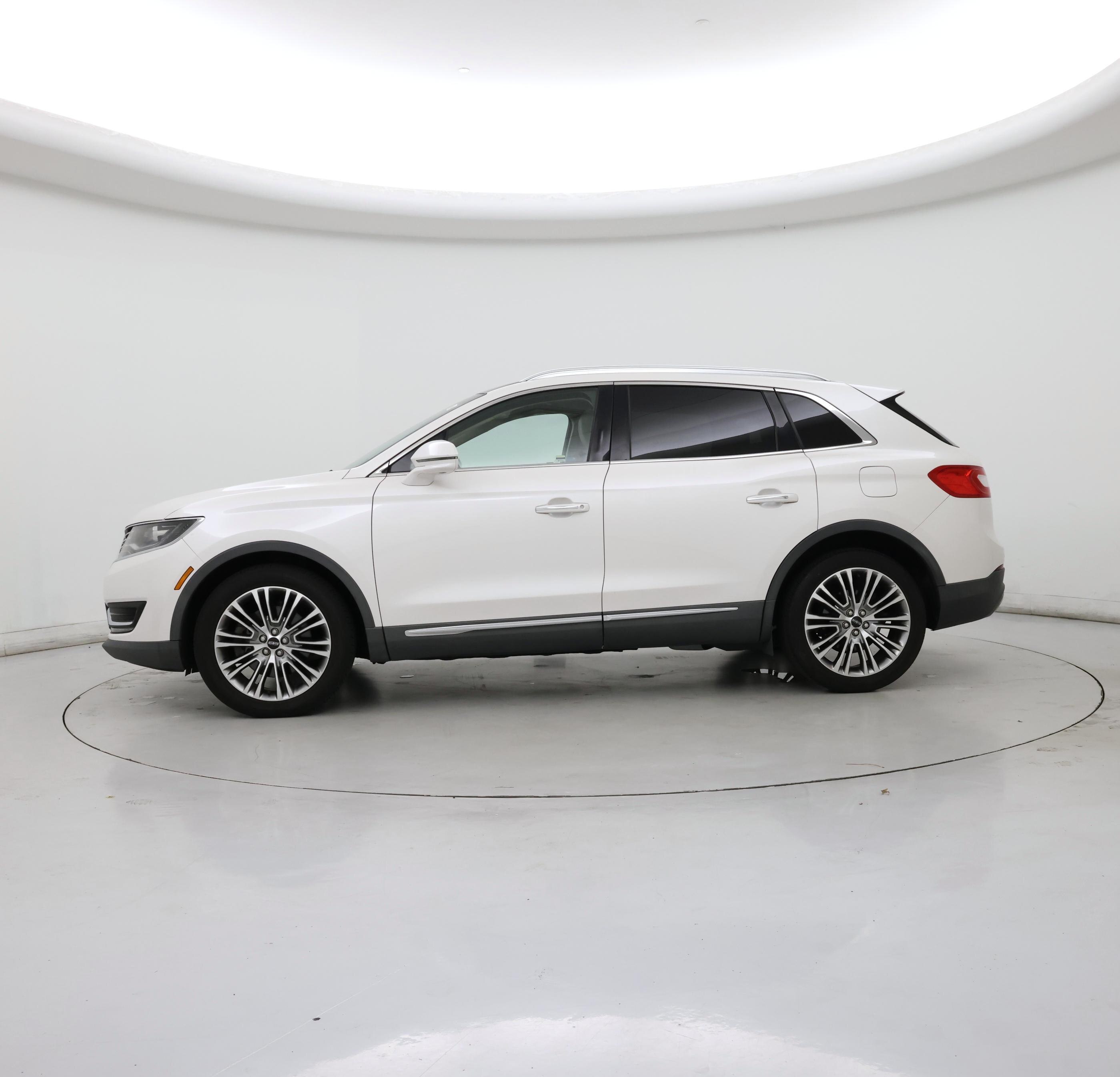 Thumbnail: 2017 Lincoln MKX - 3