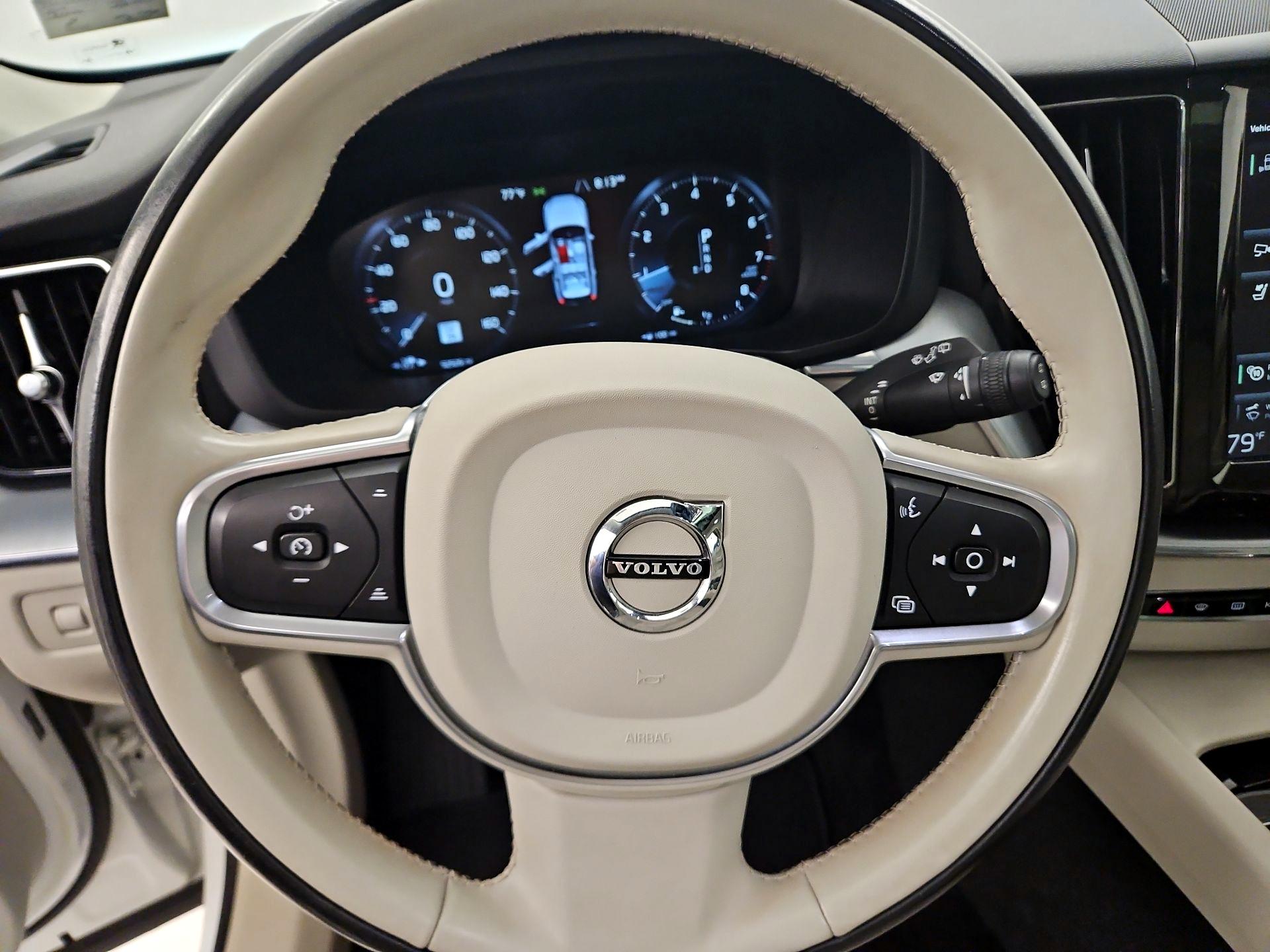 Thumbnail: 2018 Volvo XC60 - 10