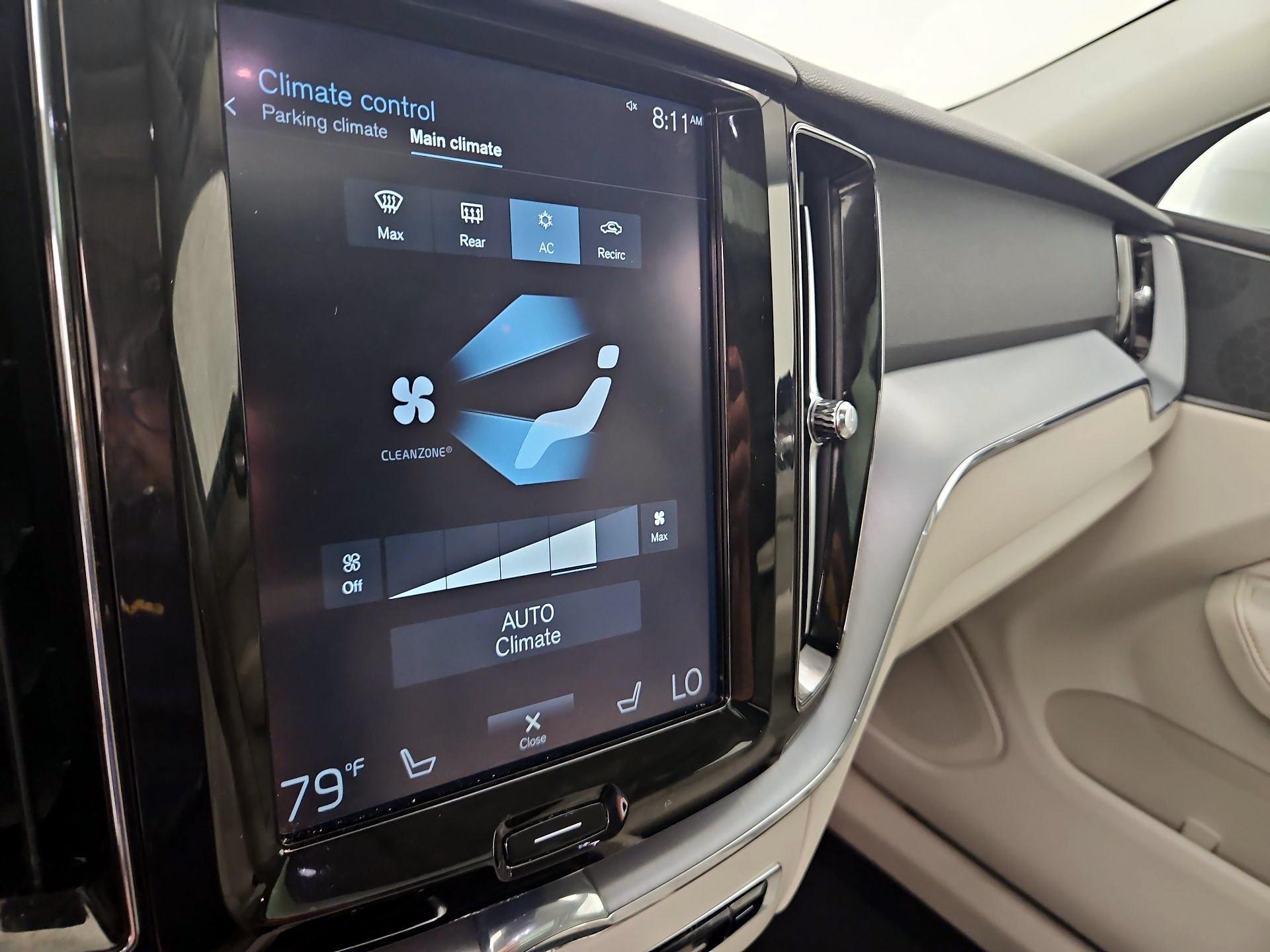 Thumbnail: 2018 Volvo XC60 - 16