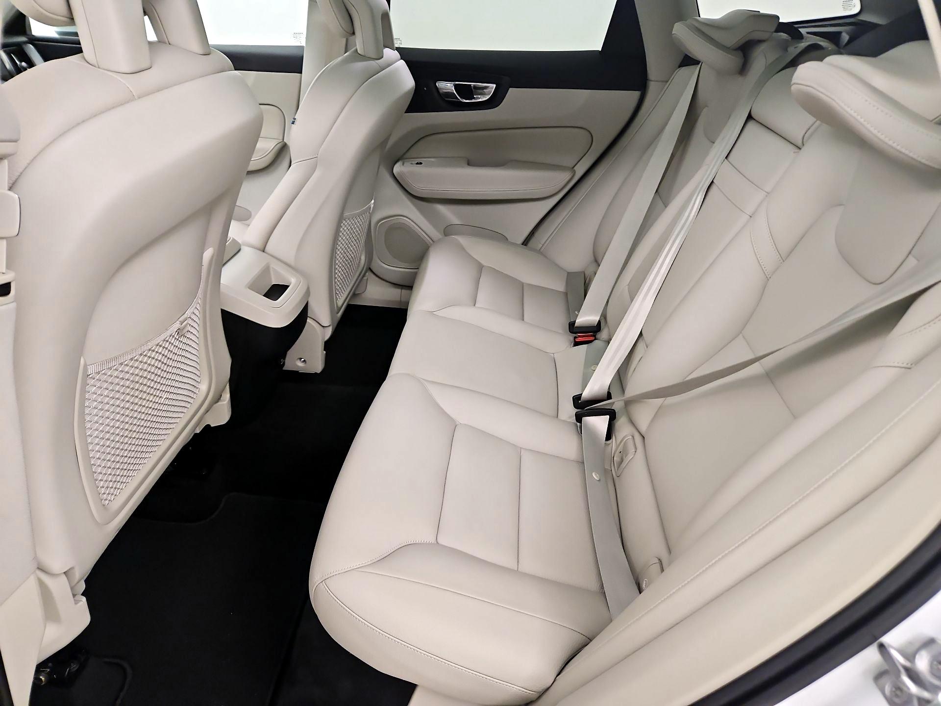 Thumbnail: 2018 Volvo XC60 - 20