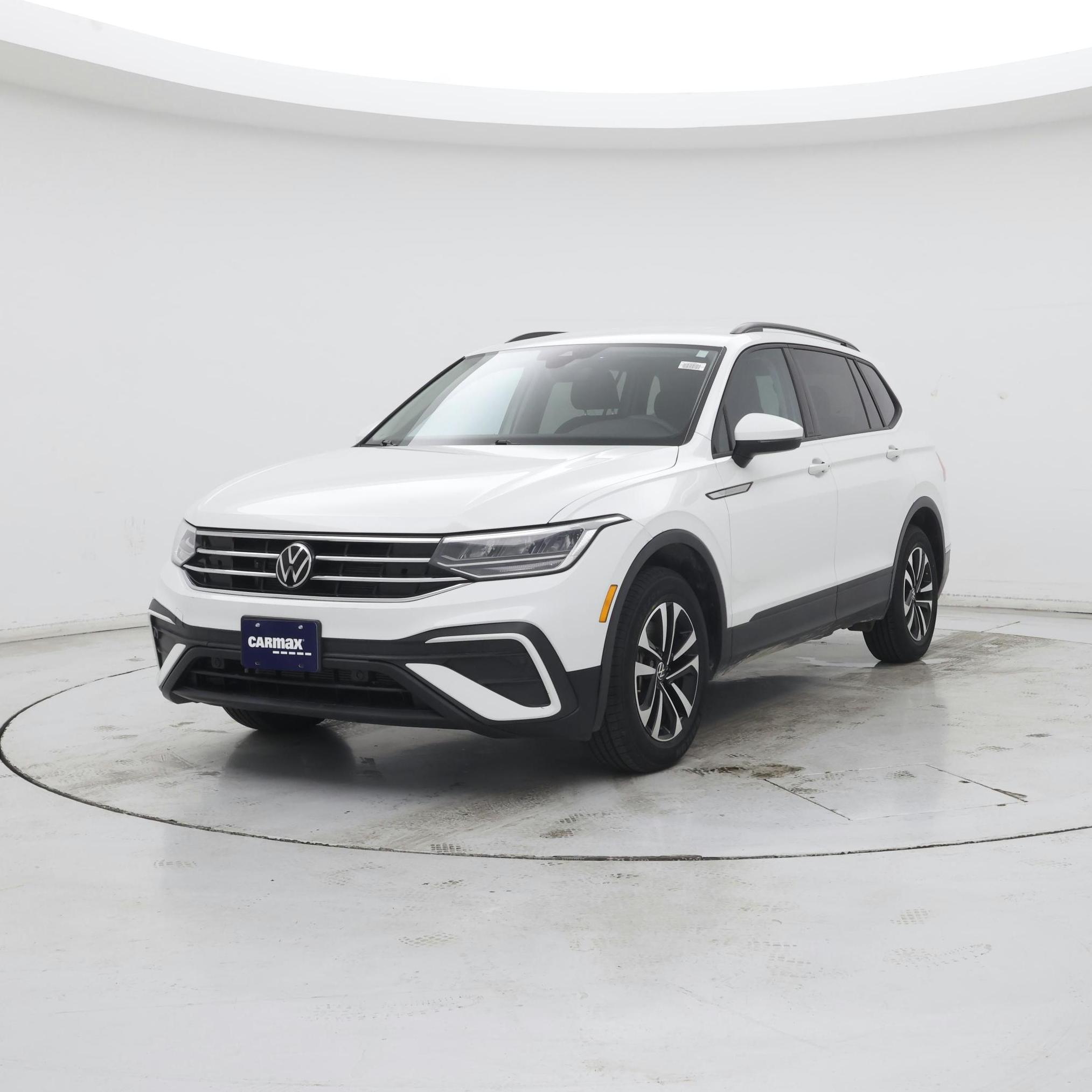 Thumbnail: 2023 Volkswagen Tiguan - 4